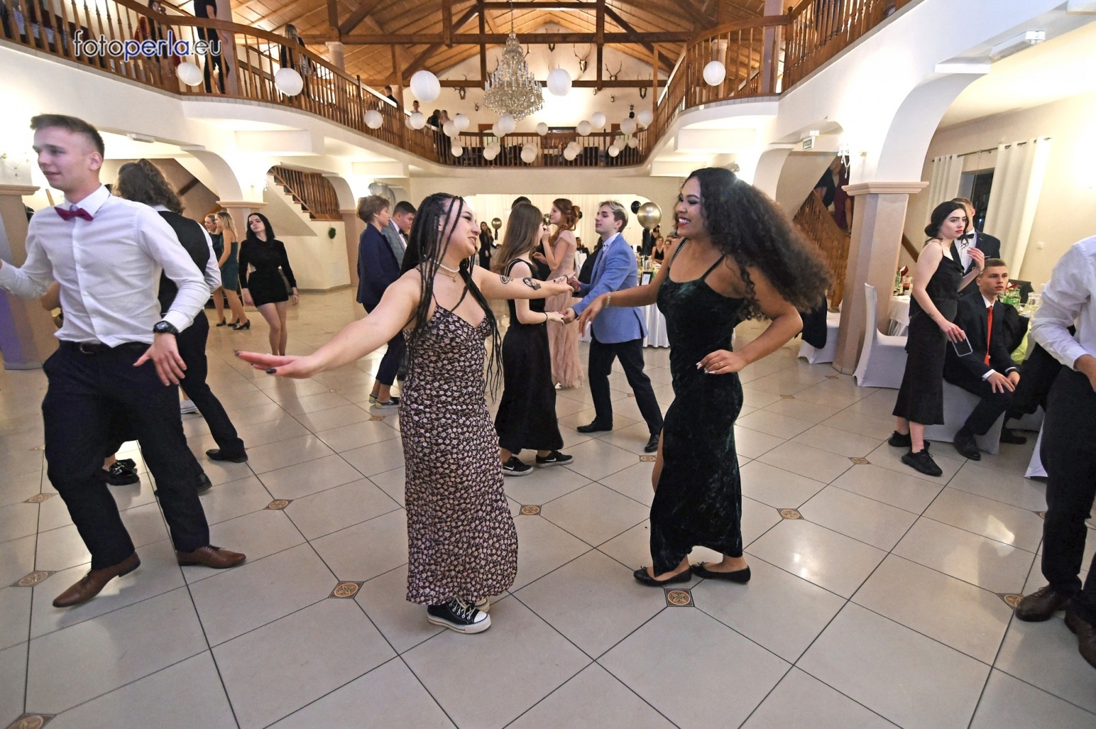 Zdjęcie w galerii na portalu naszraciborz.pl: To była niezapomniana noc. Studniówka II LO po polonezach wiadomości z regionu