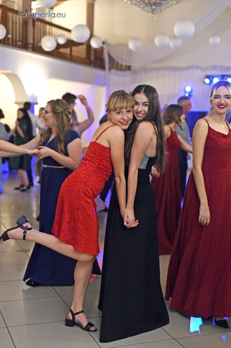 Zdjęcie w galerii na portalu naszraciborz.pl: To była niezapomniana noc. Studniówka II LO po polonezach wiadomości z regionu