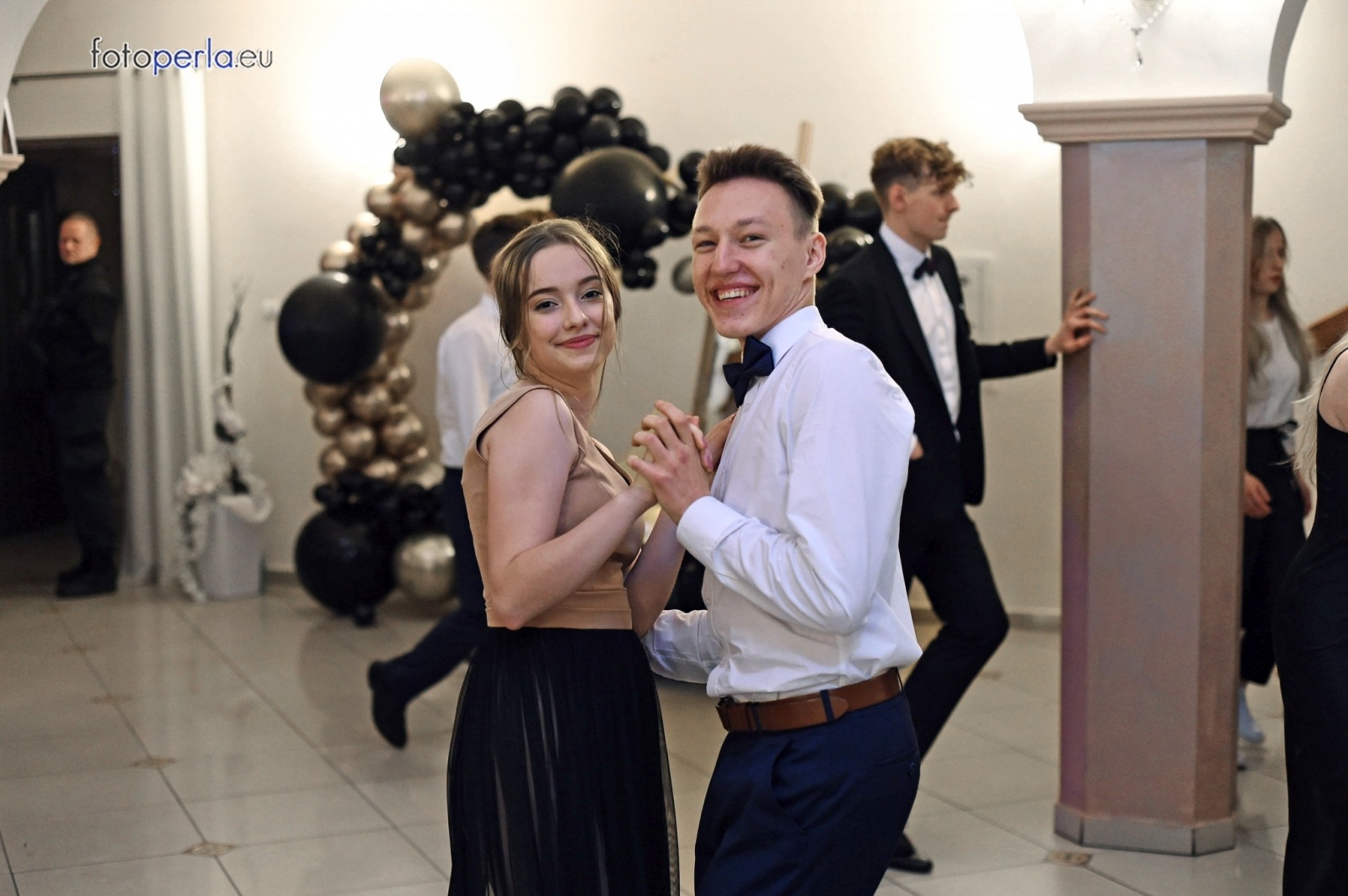 Zdjęcie w galerii na portalu naszraciborz.pl: To była niezapomniana noc. Studniówka II LO po polonezach wiadomości z regionu