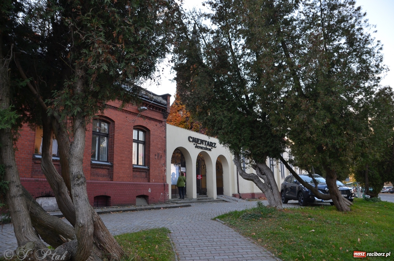 Zdjęcie w galerii na portalu naszraciborz.pl: Jeruzalem w wigilię Wszystkich Świętych. 1 listopada Ocicka przy cmentarzu będzie zamknięta wiadomości z regionu