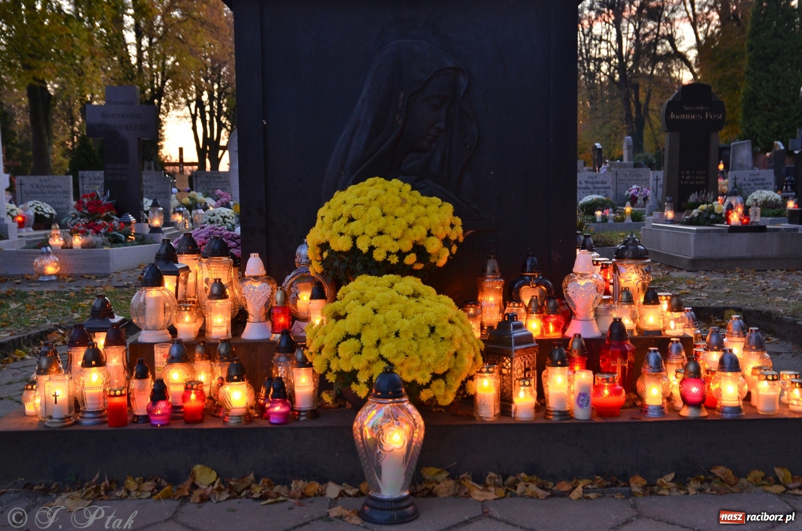 Zdjęcie w galerii na portalu naszraciborz.pl: Jeruzalem w wigilię Wszystkich Świętych. 1 listopada Ocicka przy cmentarzu będzie zamknięta wiadomości z regionu