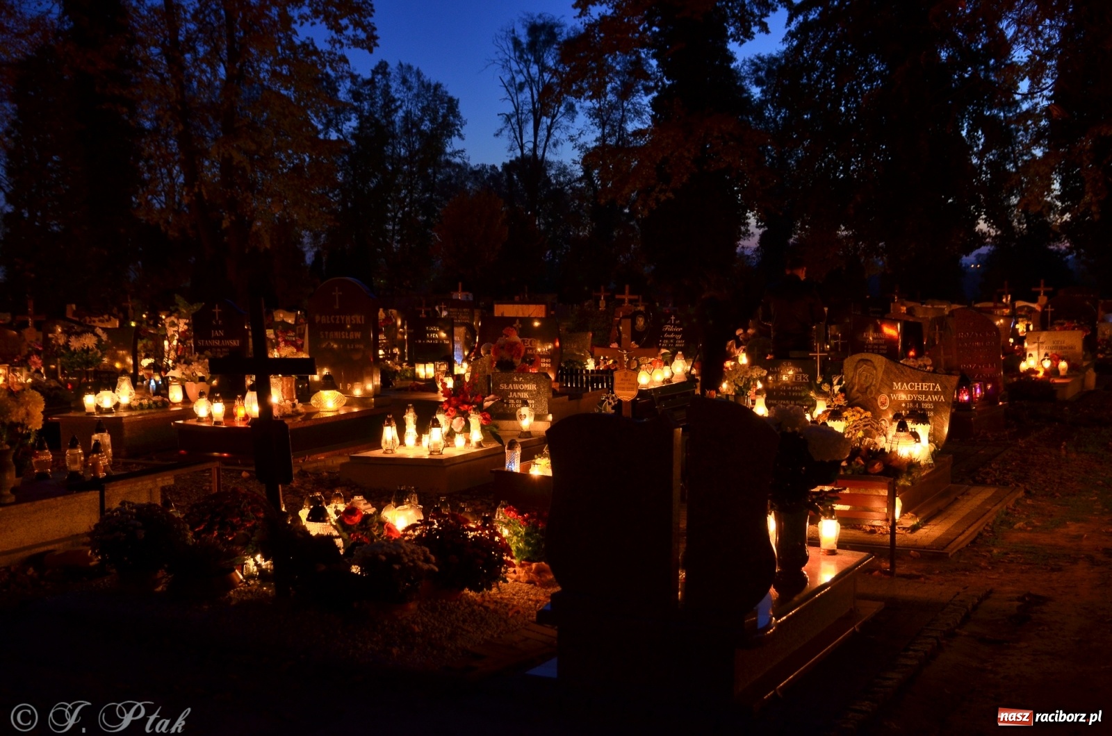 Zdjęcie w galerii na portalu naszraciborz.pl: Jeruzalem w wigilię Wszystkich Świętych. 1 listopada Ocicka przy cmentarzu będzie zamknięta wiadomości z regionu