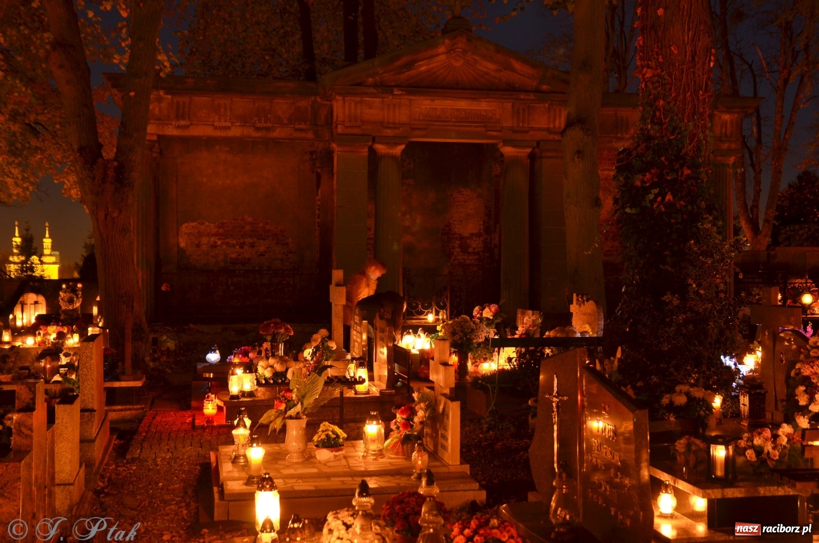 Zdjęcie w galerii na portalu naszraciborz.pl: Jeruzalem w wigilię Wszystkich Świętych. 1 listopada Ocicka przy cmentarzu będzie zamknięta wiadomości z regionu