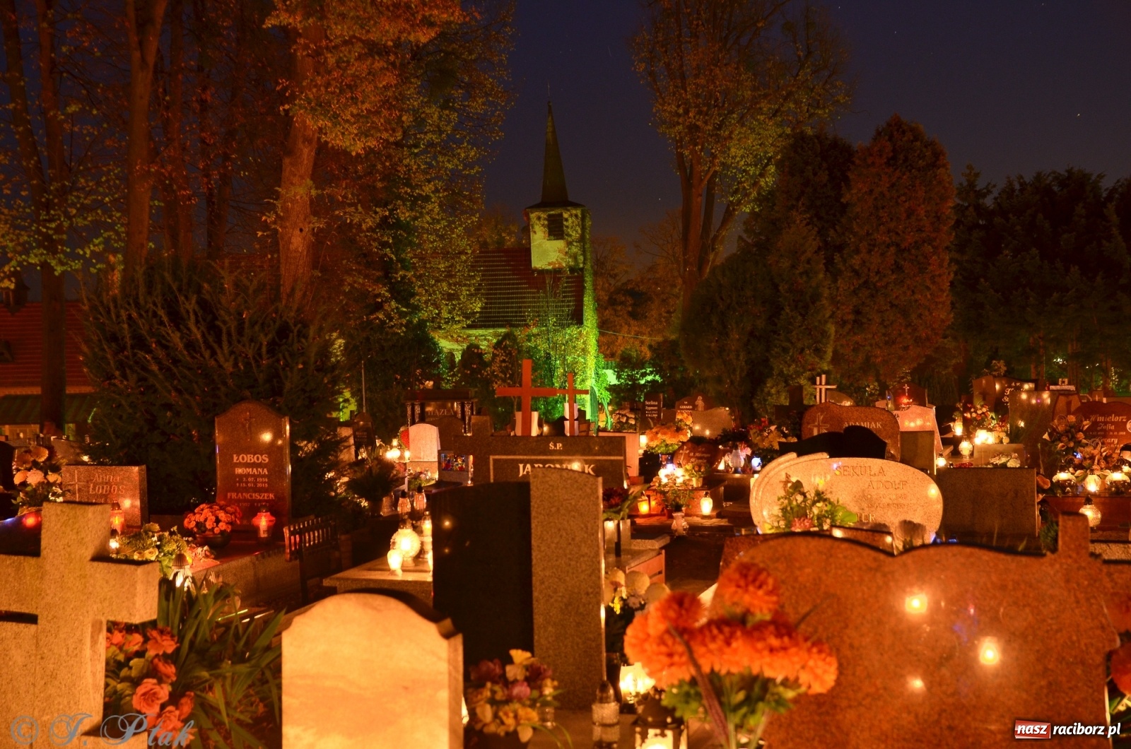 Zdjęcie w galerii na portalu naszraciborz.pl: Jeruzalem w wigilię Wszystkich Świętych. 1 listopada Ocicka przy cmentarzu będzie zamknięta wiadomości z regionu