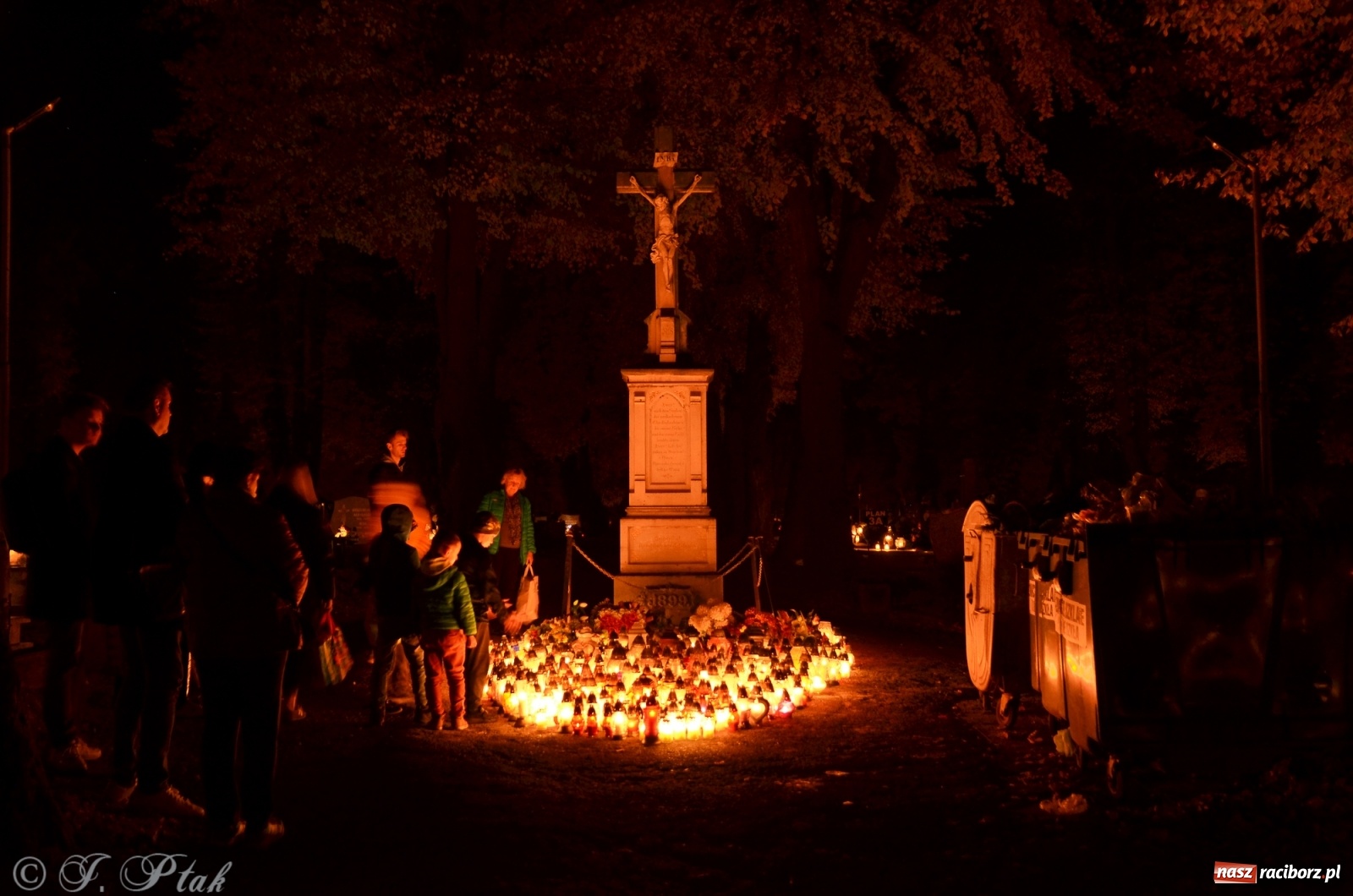 Zdjęcie w galerii na portalu naszraciborz.pl: Jeruzalem w wigilię Wszystkich Świętych. 1 listopada Ocicka przy cmentarzu będzie zamknięta wiadomości z regionu