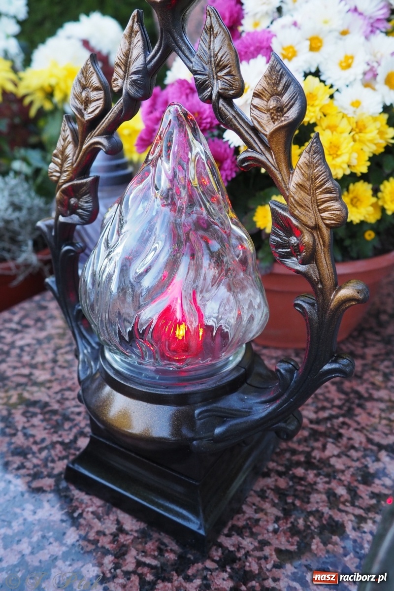 Zdjęcie w galerii na portalu naszraciborz.pl: Jeruzalem w wigilię Wszystkich Świętych. 1 listopada Ocicka przy cmentarzu będzie zamknięta wiadomości z regionu