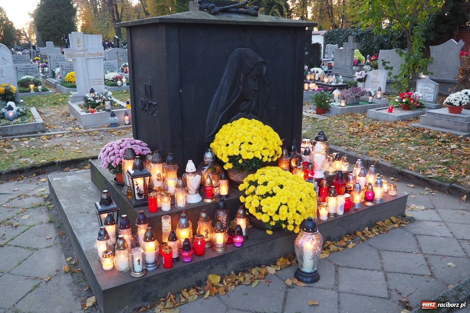 Zdjęcie w galerii na portalu naszraciborz.pl: Jeruzalem w wigilię Wszystkich Świętych. 1 listopada Ocicka przy cmentarzu będzie zamknięta wiadomości z regionu