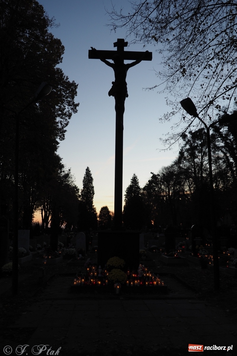 Zdjęcie w galerii na portalu naszraciborz.pl: Jeruzalem w wigilię Wszystkich Świętych. 1 listopada Ocicka przy cmentarzu będzie zamknięta wiadomości z regionu