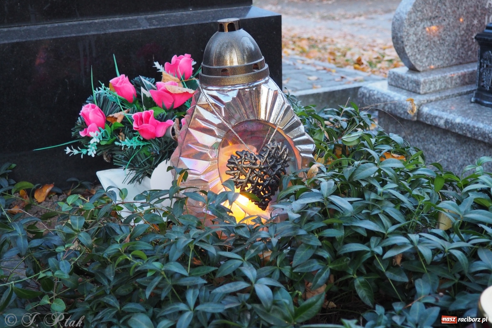 Zdjęcie w galerii na portalu naszraciborz.pl: Jeruzalem w wigilię Wszystkich Świętych. 1 listopada Ocicka przy cmentarzu będzie zamknięta wiadomości z regionu