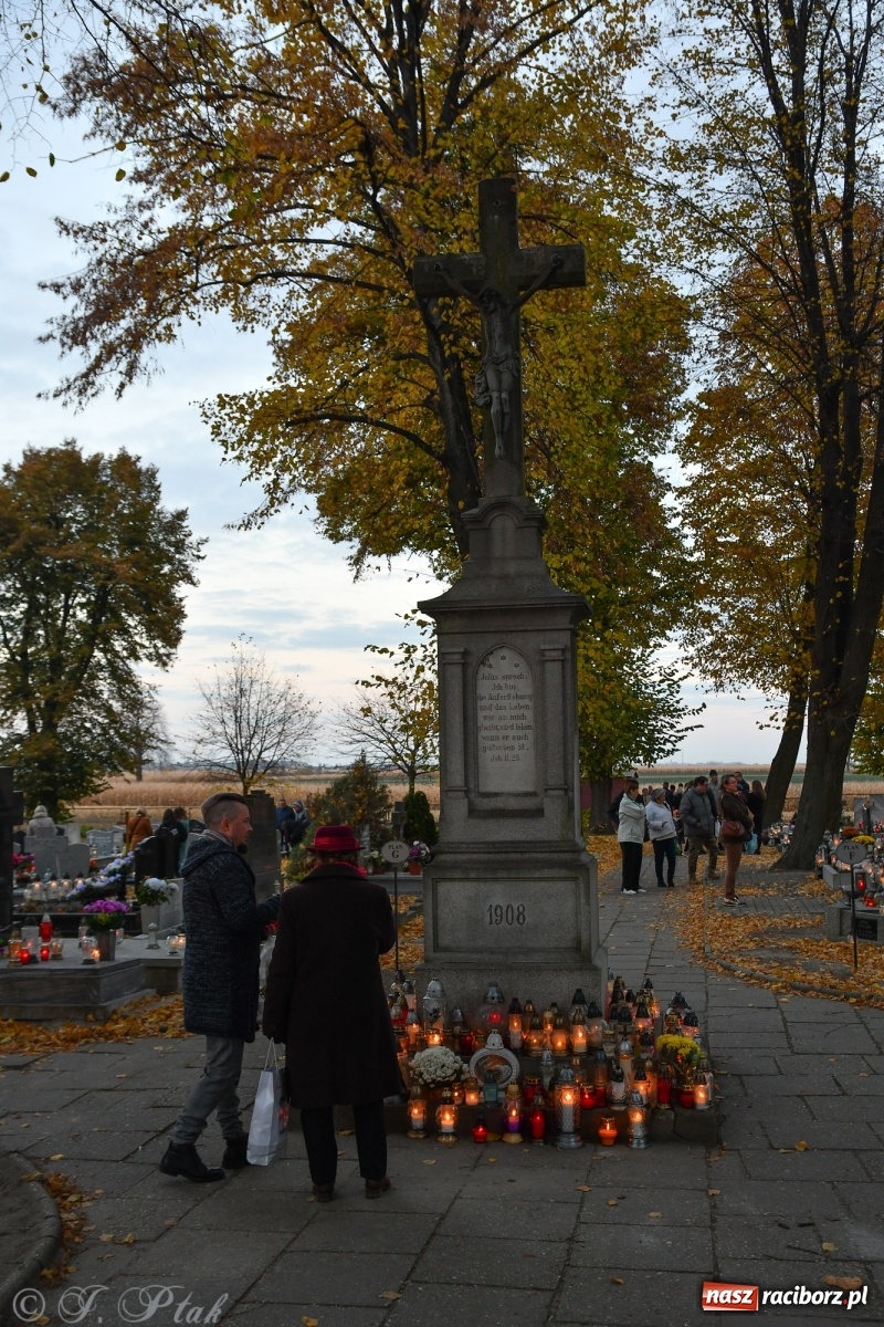 Zdjęcie w galerii na portalu naszraciborz.pl: Procesja na Wszystkich Świętych na cmentarzu Jeruzalem [WIDEO] wiadomości z regionu