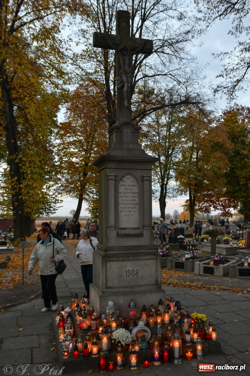 Zdjęcie w galerii na portalu naszraciborz.pl: Procesja na Wszystkich Świętych na cmentarzu Jeruzalem [WIDEO] wiadomości z regionu