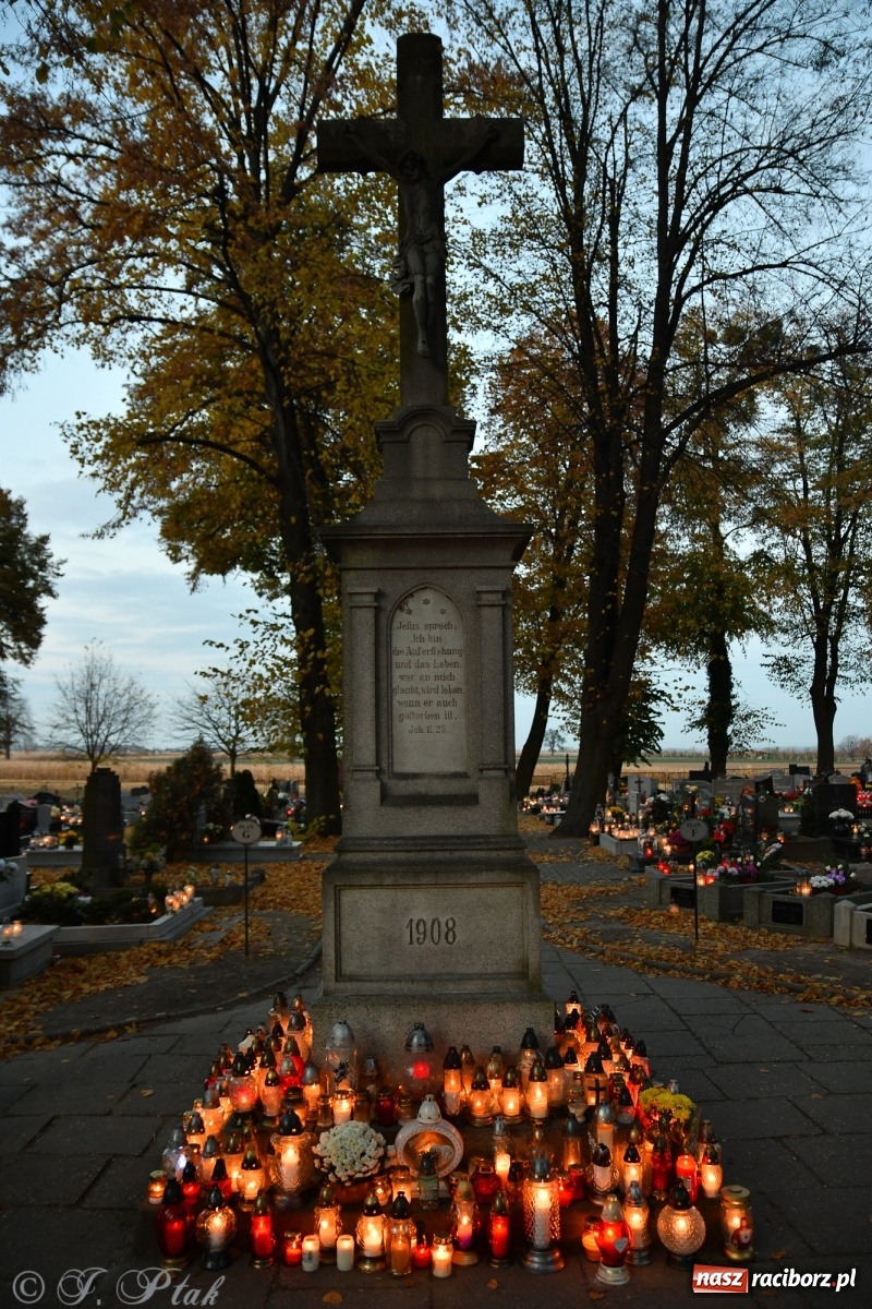 Zdjęcie w galerii na portalu naszraciborz.pl: Procesja na Wszystkich Świętych na cmentarzu Jeruzalem [WIDEO] wiadomości z regionu