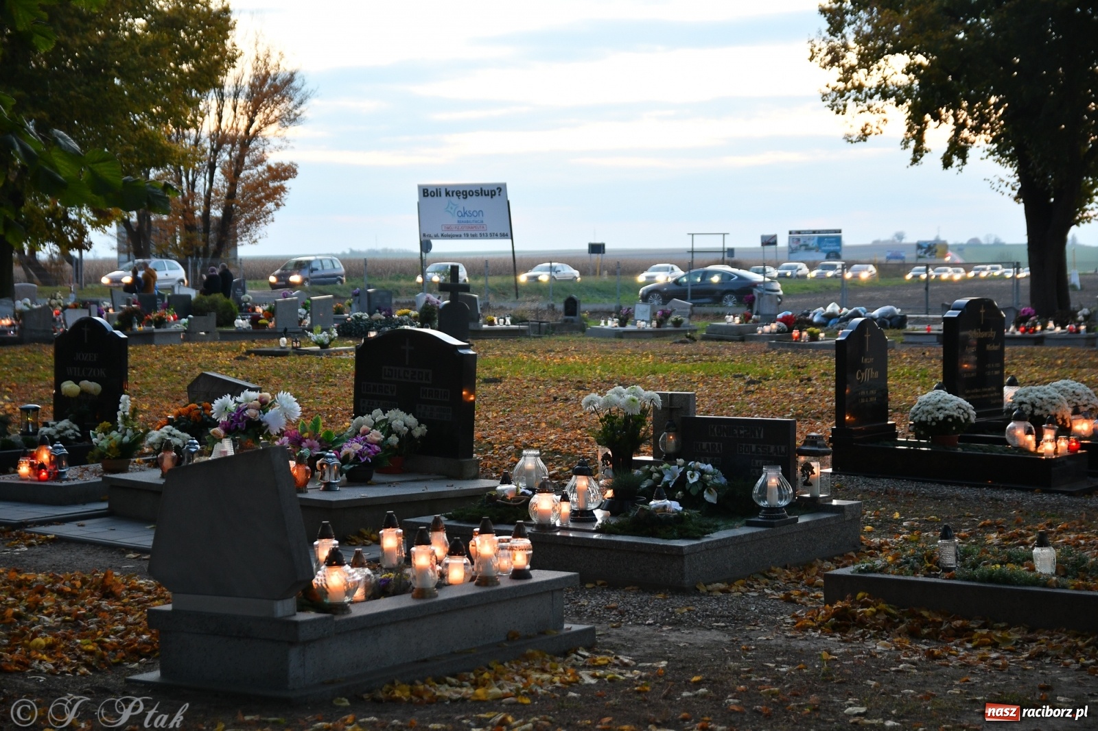 Zdjęcie w galerii na portalu naszraciborz.pl: Procesja na Wszystkich Świętych na cmentarzu Jeruzalem [WIDEO] wiadomości z regionu