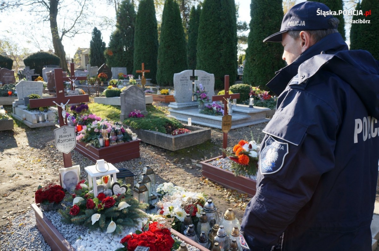 Zdjęcie w galerii na portalu naszraciborz.pl: Raciborski komendant oddał hołd poległym policjantom wiadomości z regionu