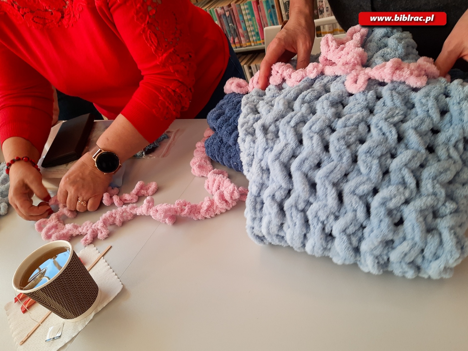 Zdjęcie w galerii na portalu naszraciborz.pl: Czytelniczki biblioteki pochwaliły się swoimi rękodziełami wiadomości z regionu