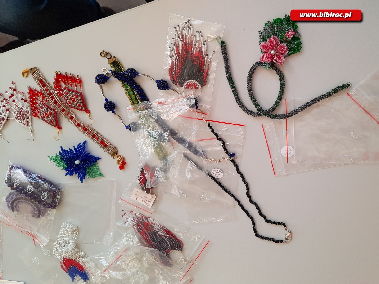 Zdjęcie w galerii na portalu naszraciborz.pl: Czytelniczki biblioteki pochwaliły się swoimi rękodziełami wiadomości z regionu