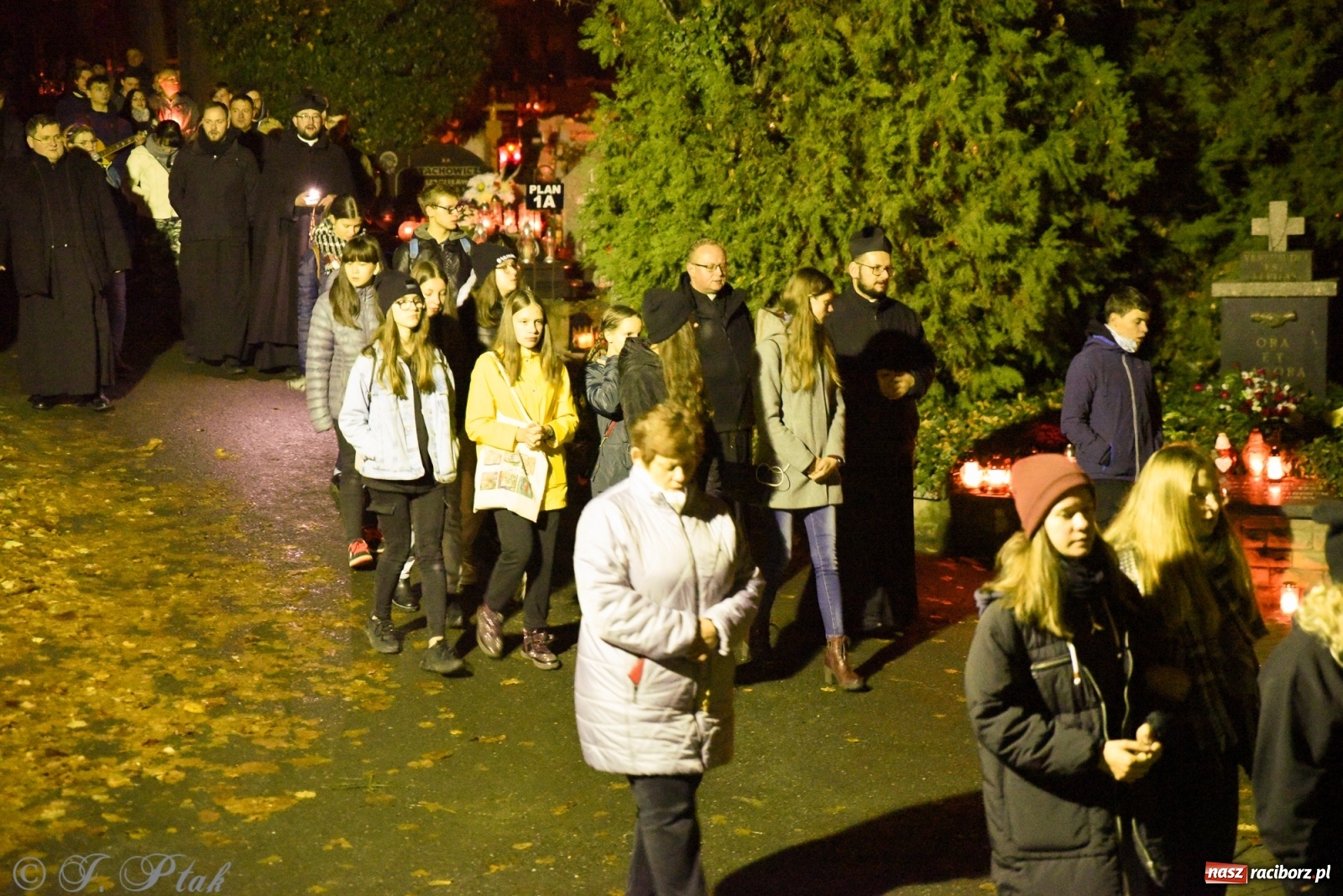 Zdjęcie w galerii na portalu naszraciborz.pl: Modlitwa młodych na raciborskim Jeruzalem wiadomości z regionu