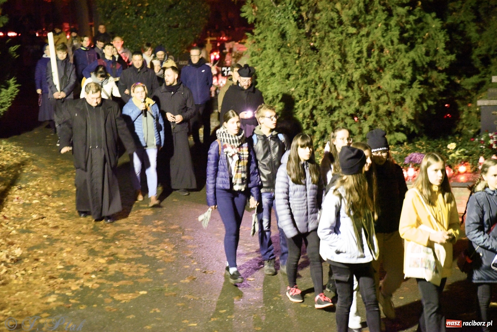 Zdjęcie w galerii na portalu naszraciborz.pl: Modlitwa młodych na raciborskim Jeruzalem wiadomości z regionu