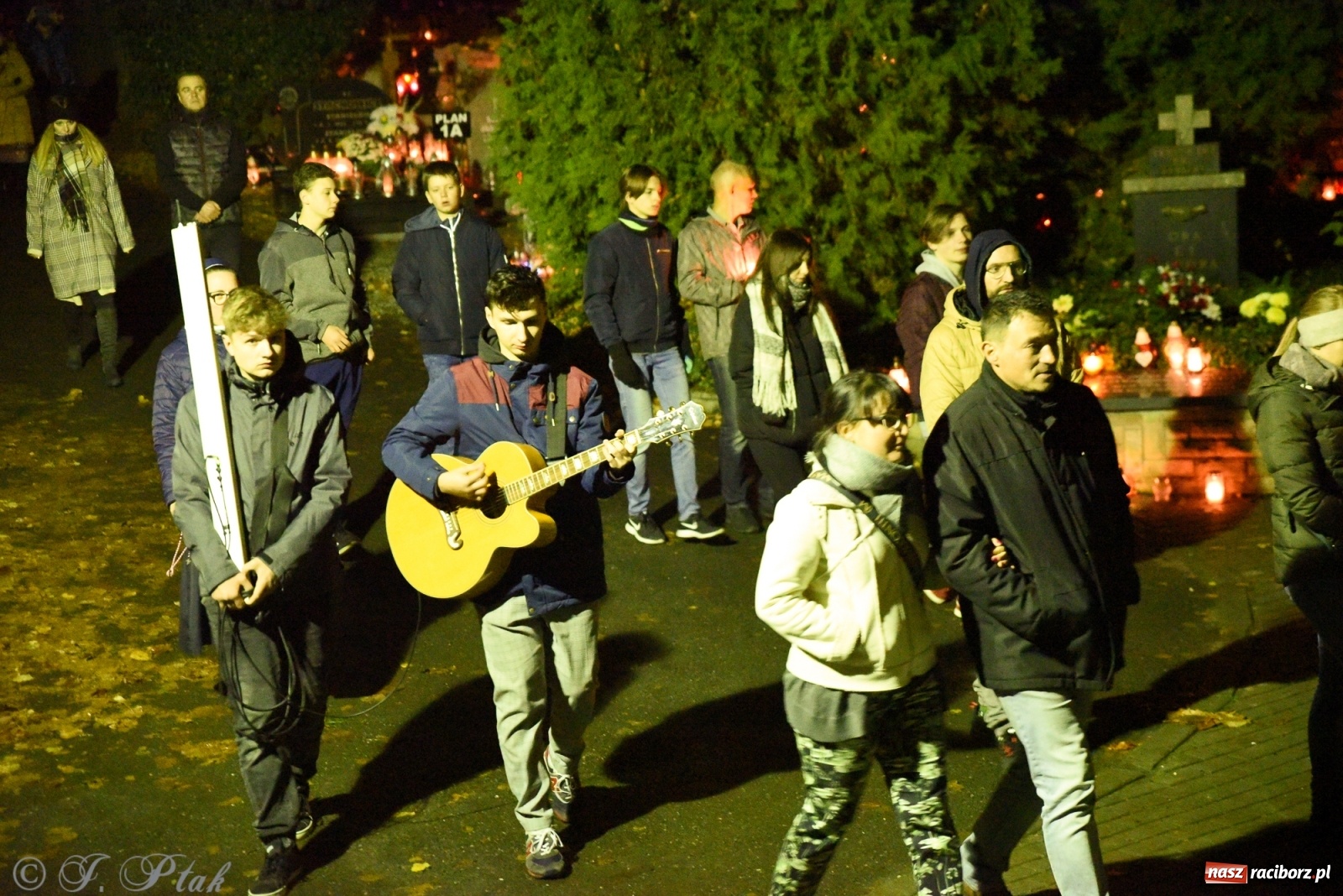 Zdjęcie w galerii na portalu naszraciborz.pl: Modlitwa młodych na raciborskim Jeruzalem wiadomości z regionu