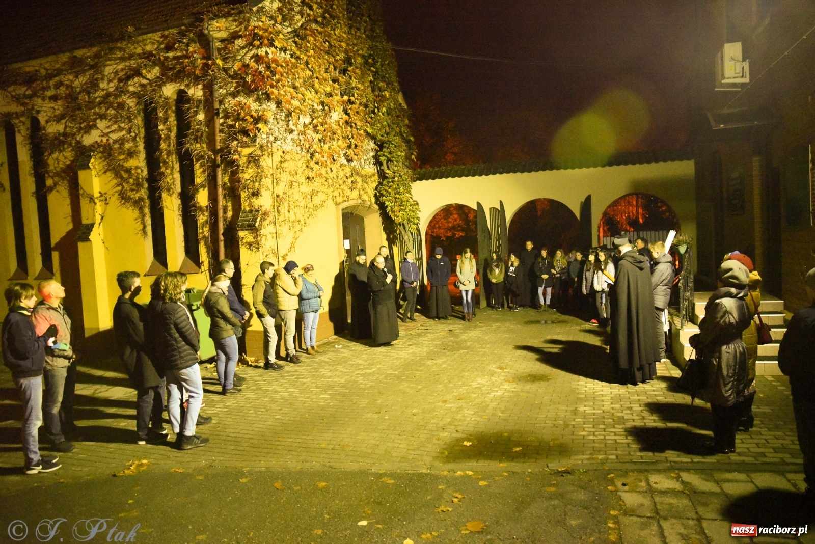 Zdjęcie w galerii na portalu naszraciborz.pl: Modlitwa młodych na raciborskim Jeruzalem wiadomości z regionu