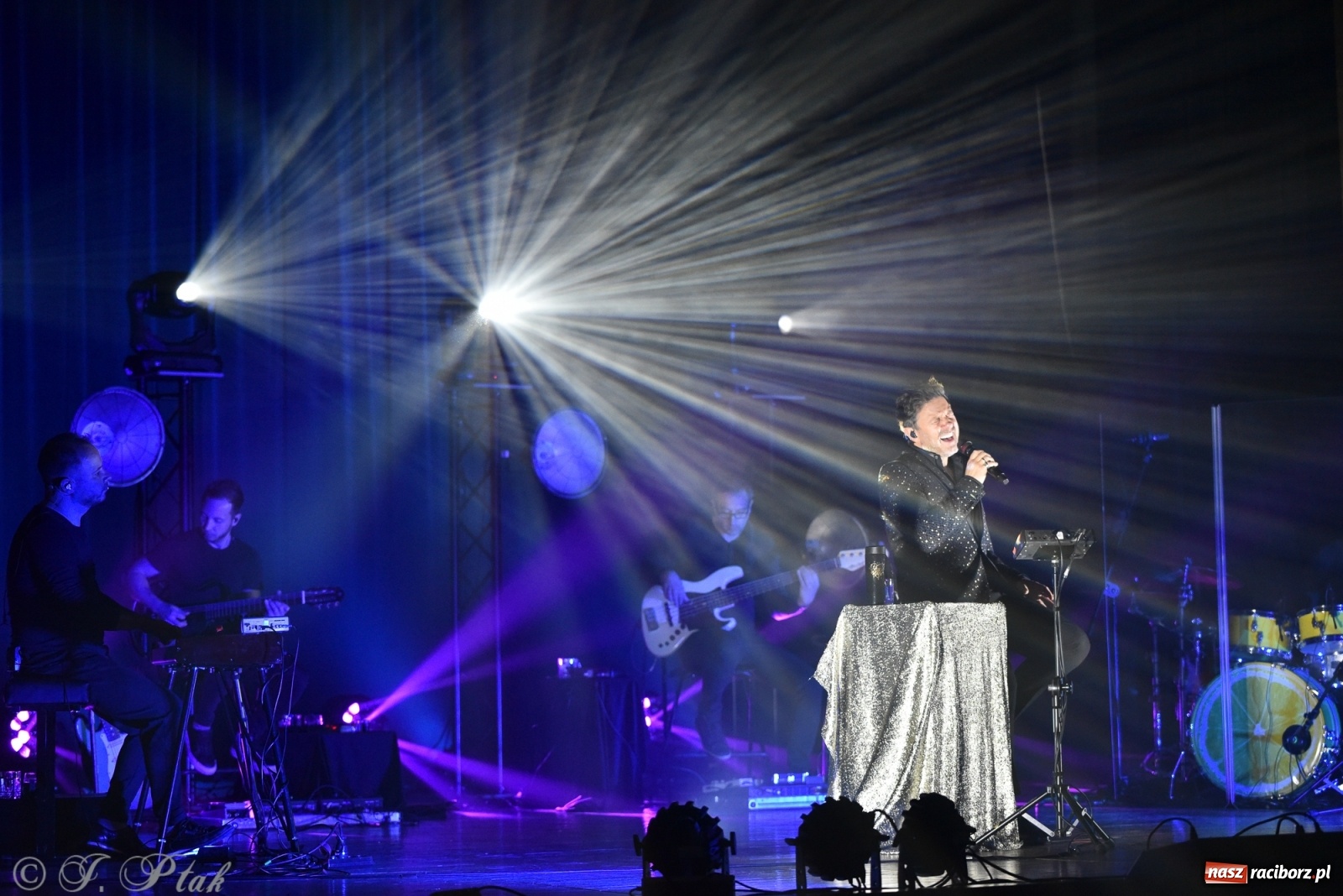 Zdjęcie w galerii na portalu naszraciborz.pl: Andrzej Piaseczny - akustycznie w RCK wiadomości z regionu