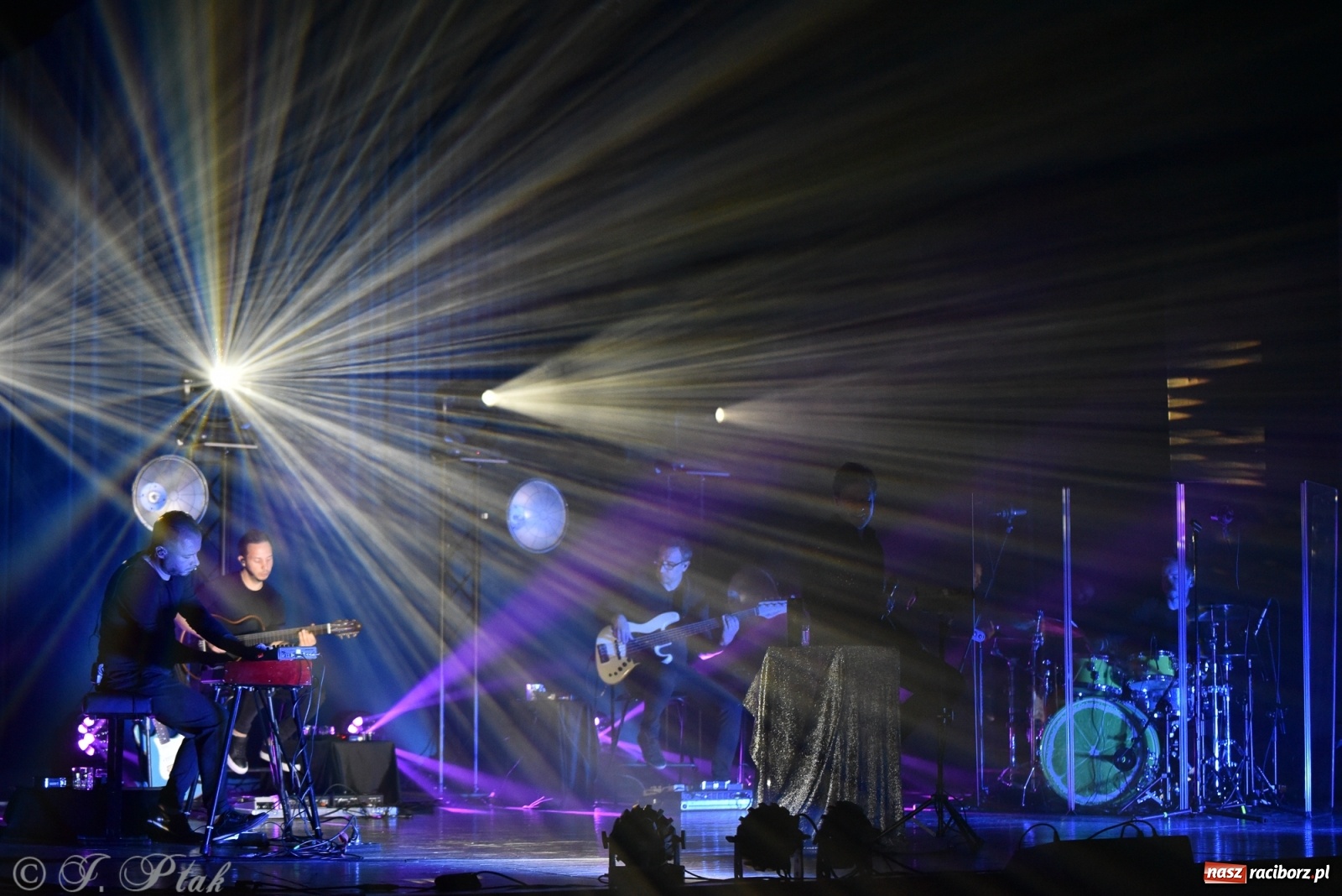 Zdjęcie w galerii na portalu naszraciborz.pl: Andrzej Piaseczny - akustycznie w RCK wiadomości z regionu