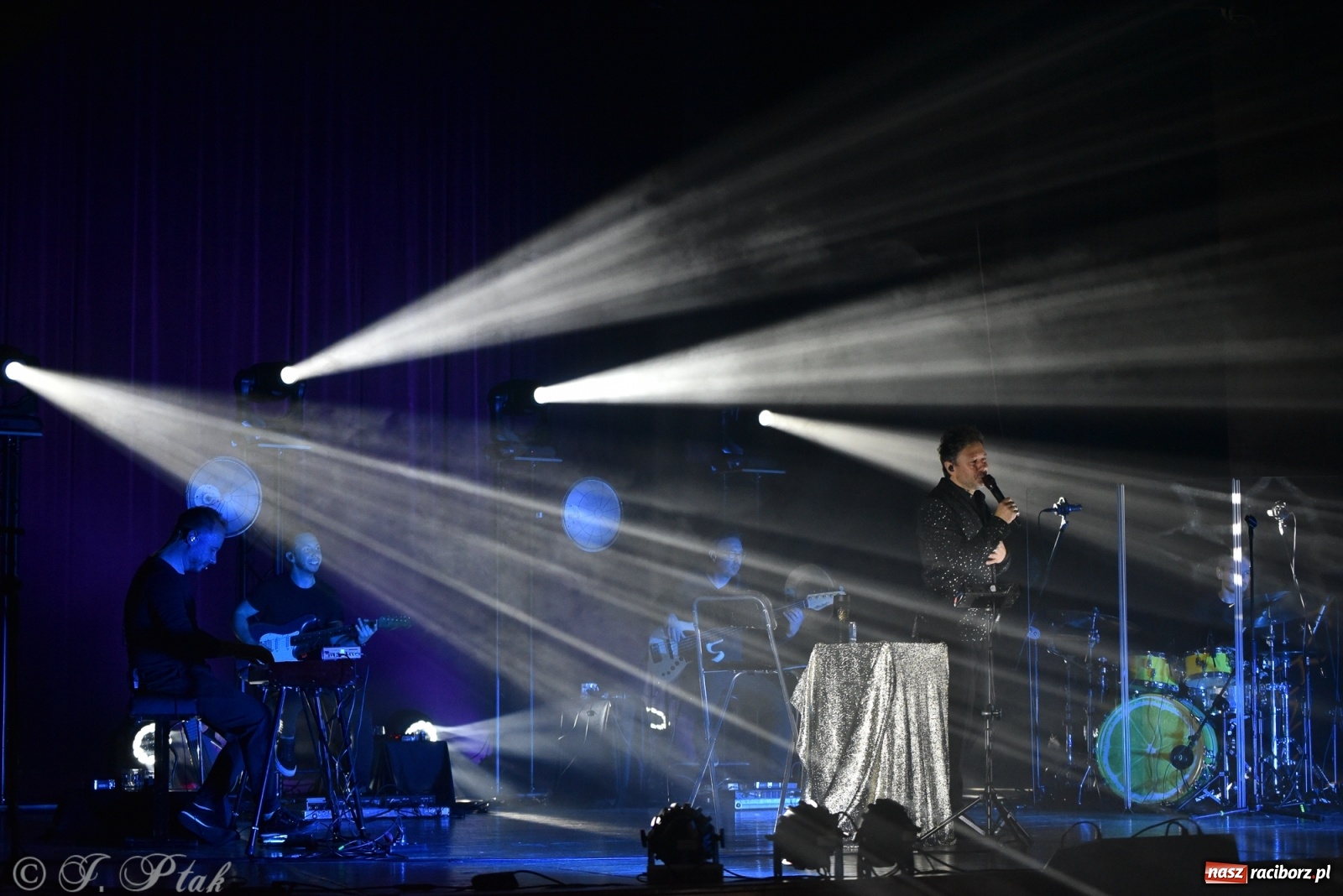 Zdjęcie w galerii na portalu naszraciborz.pl: Andrzej Piaseczny - akustycznie w RCK wiadomości z regionu