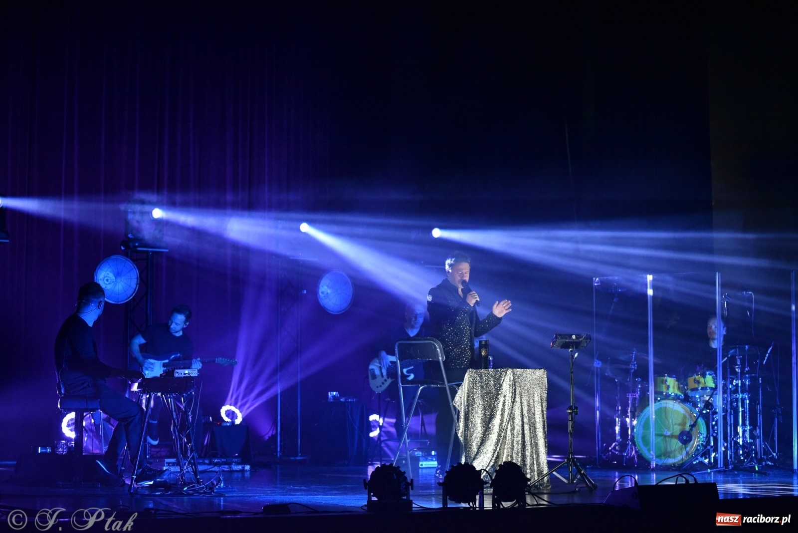 Zdjęcie w galerii na portalu naszraciborz.pl: Andrzej Piaseczny - akustycznie w RCK wiadomości z regionu