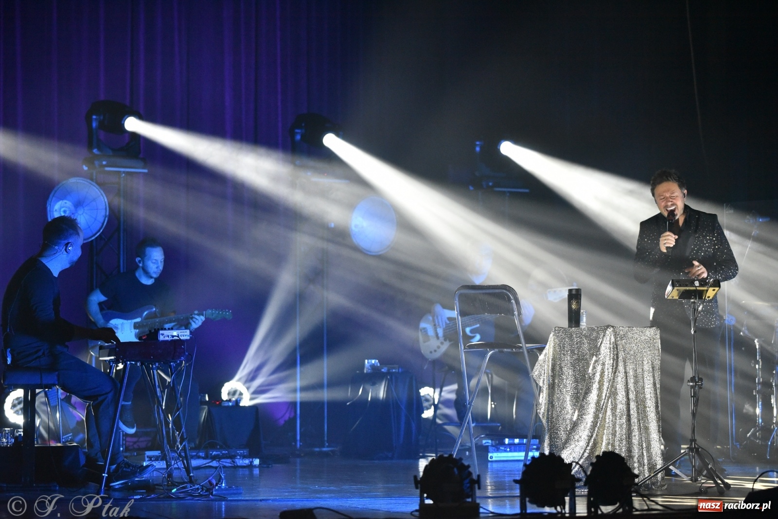 Zdjęcie w galerii na portalu naszraciborz.pl: Andrzej Piaseczny - akustycznie w RCK wiadomości z regionu