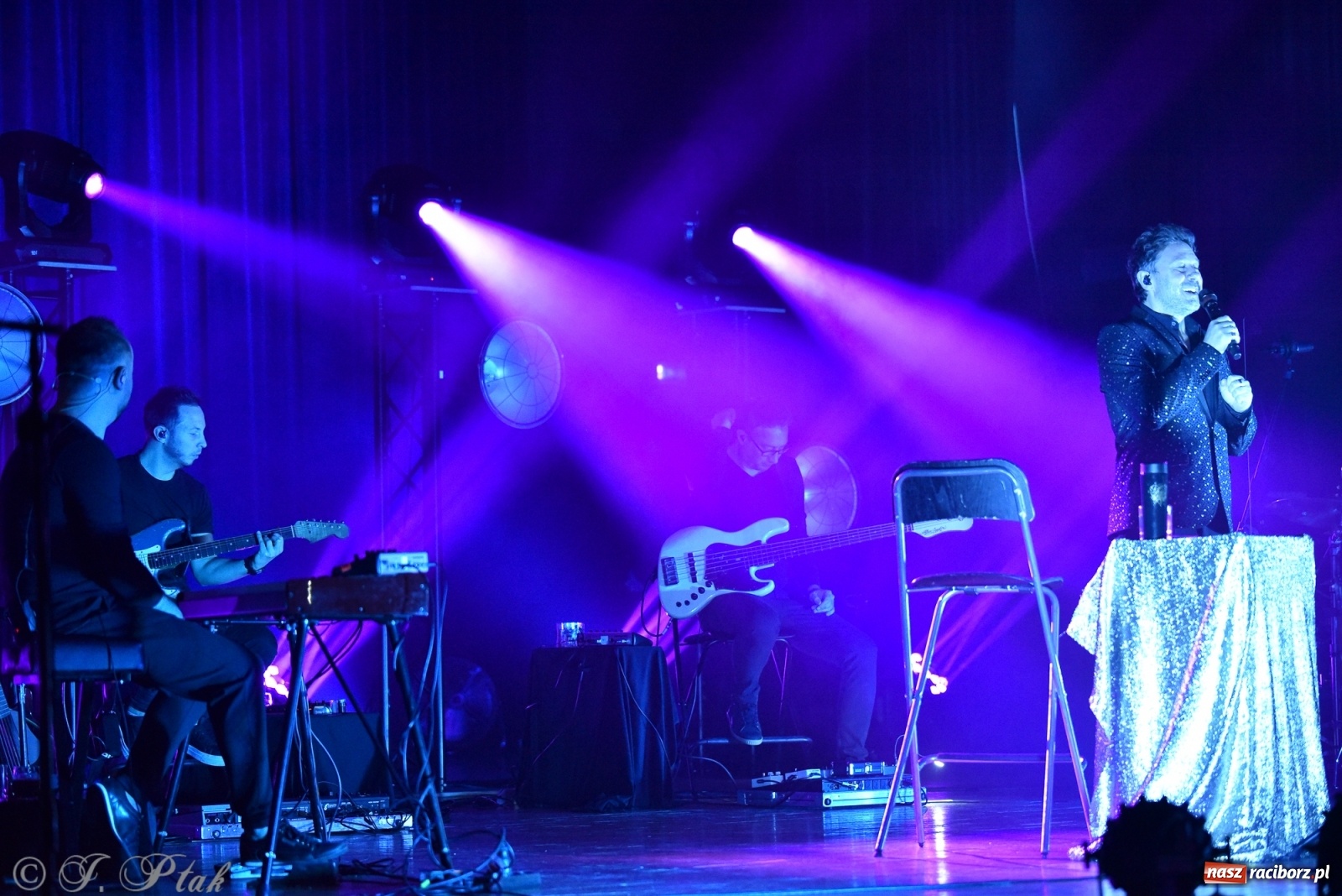 Zdjęcie w galerii na portalu naszraciborz.pl: Andrzej Piaseczny - akustycznie w RCK wiadomości z regionu