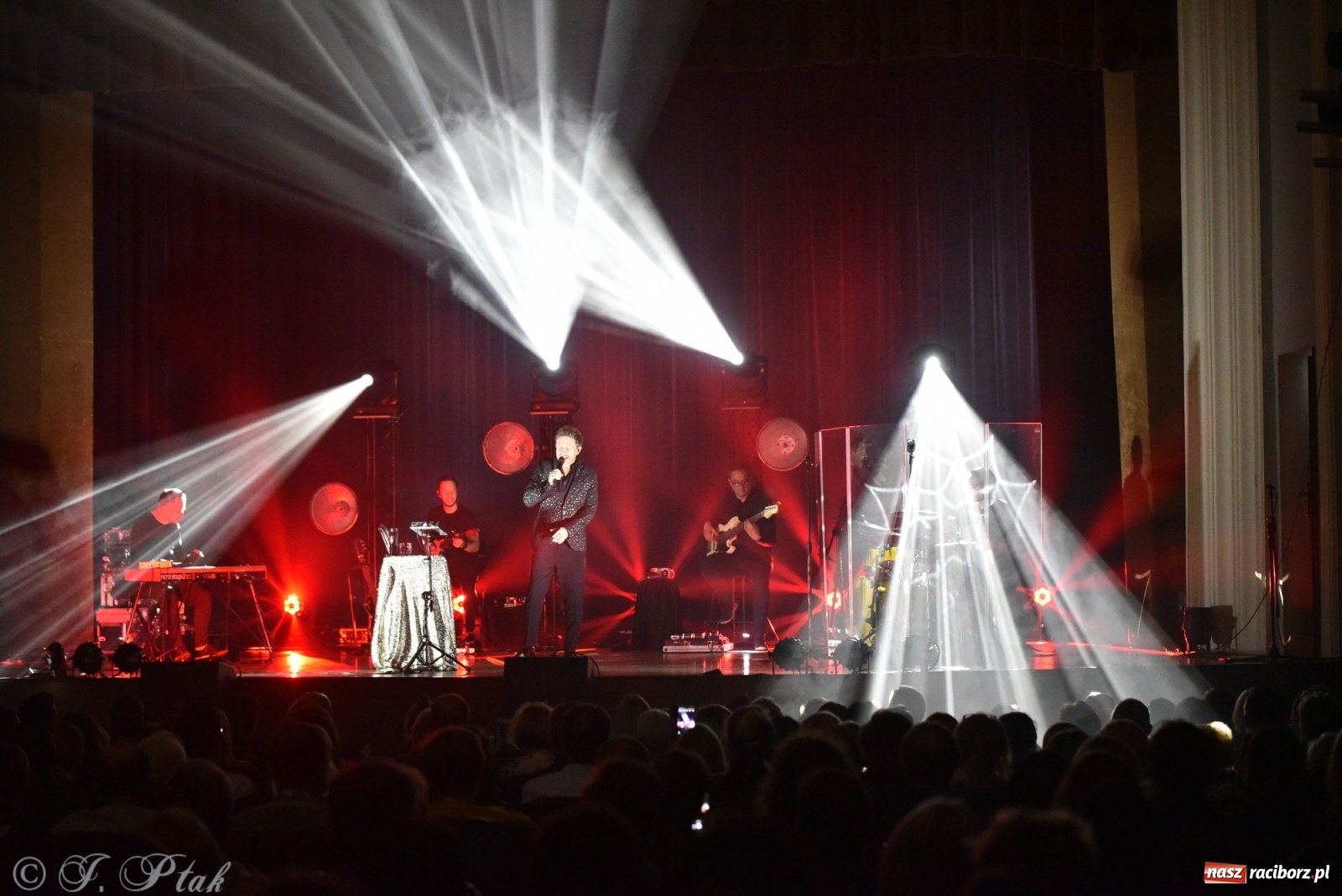 Zdjęcie w galerii na portalu naszraciborz.pl: Andrzej Piaseczny - akustycznie w RCK wiadomości z regionu