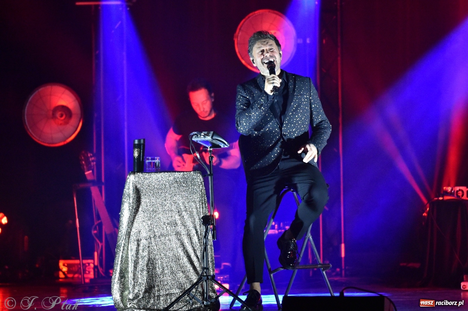 Zdjęcie w galerii na portalu naszraciborz.pl: Andrzej Piaseczny - akustycznie w RCK wiadomości z regionu