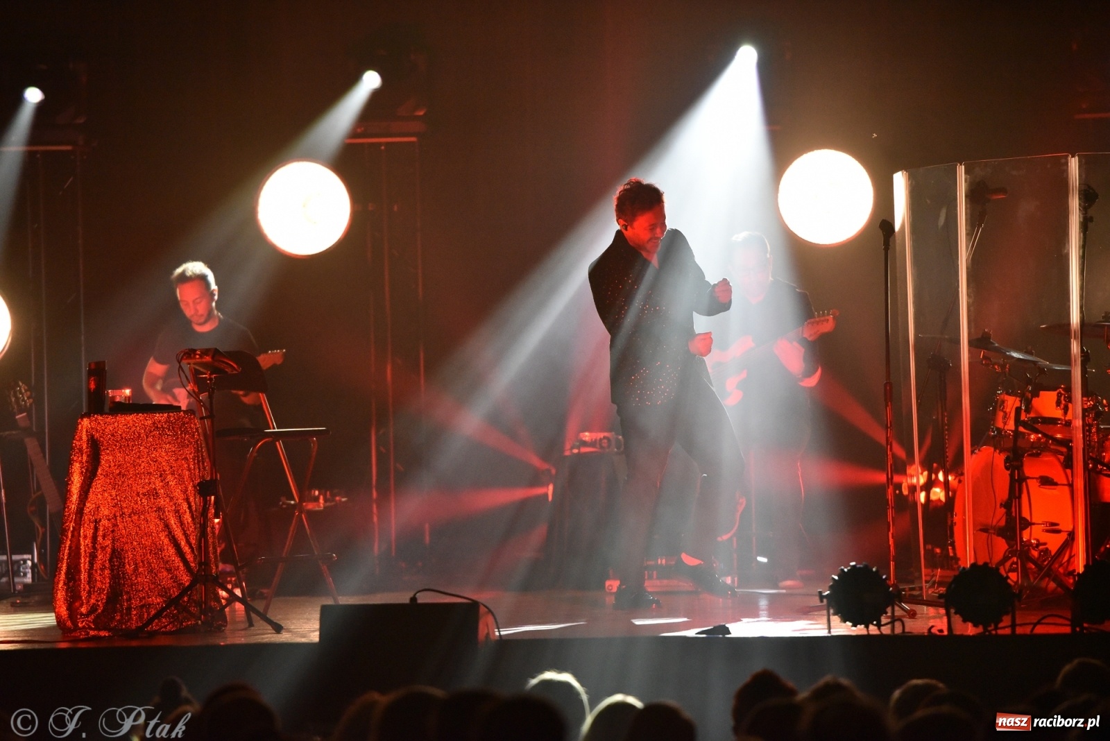 Zdjęcie w galerii na portalu naszraciborz.pl: Andrzej Piaseczny - akustycznie w RCK wiadomości z regionu