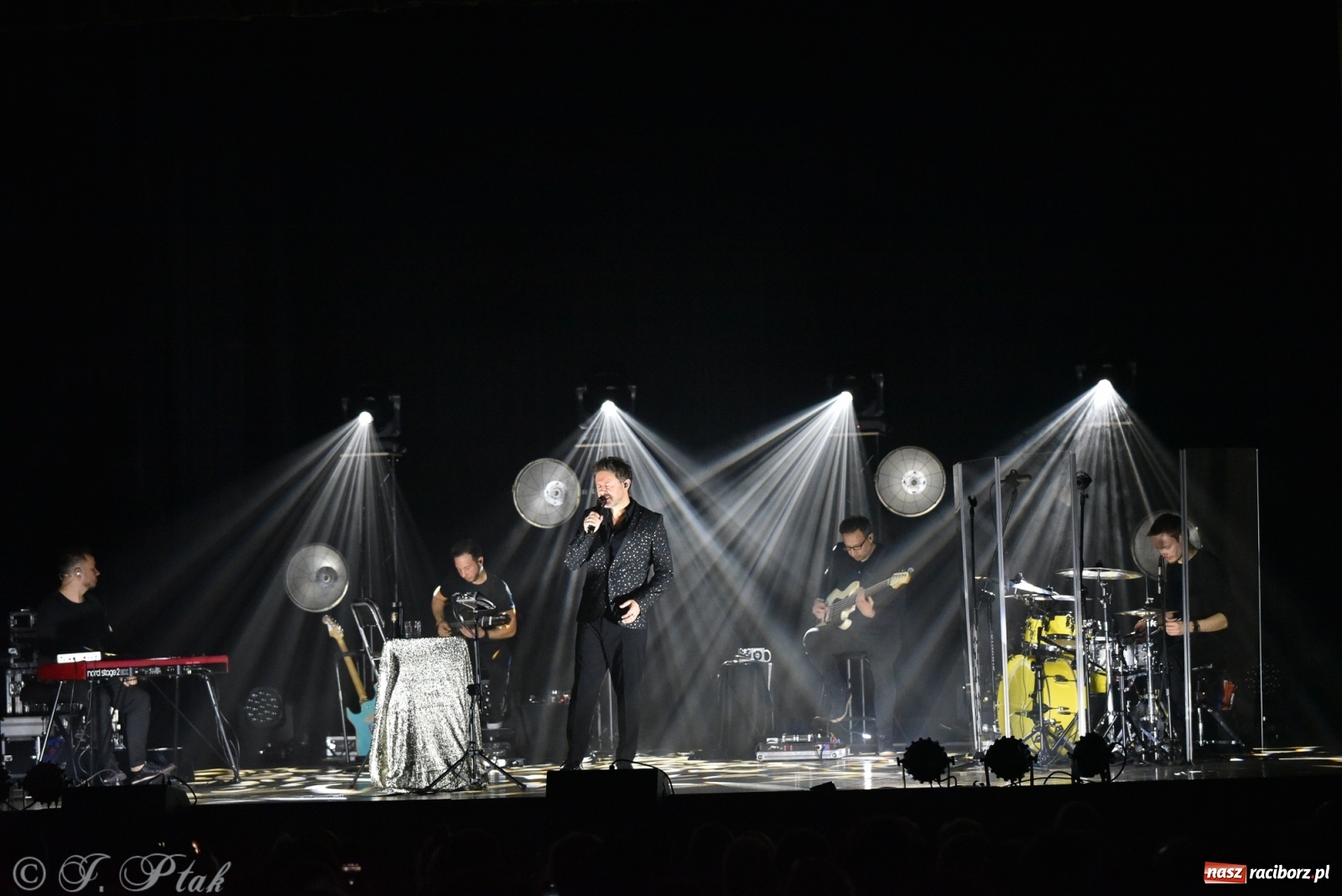 Zdjęcie w galerii na portalu naszraciborz.pl: Andrzej Piaseczny - akustycznie w RCK wiadomości z regionu