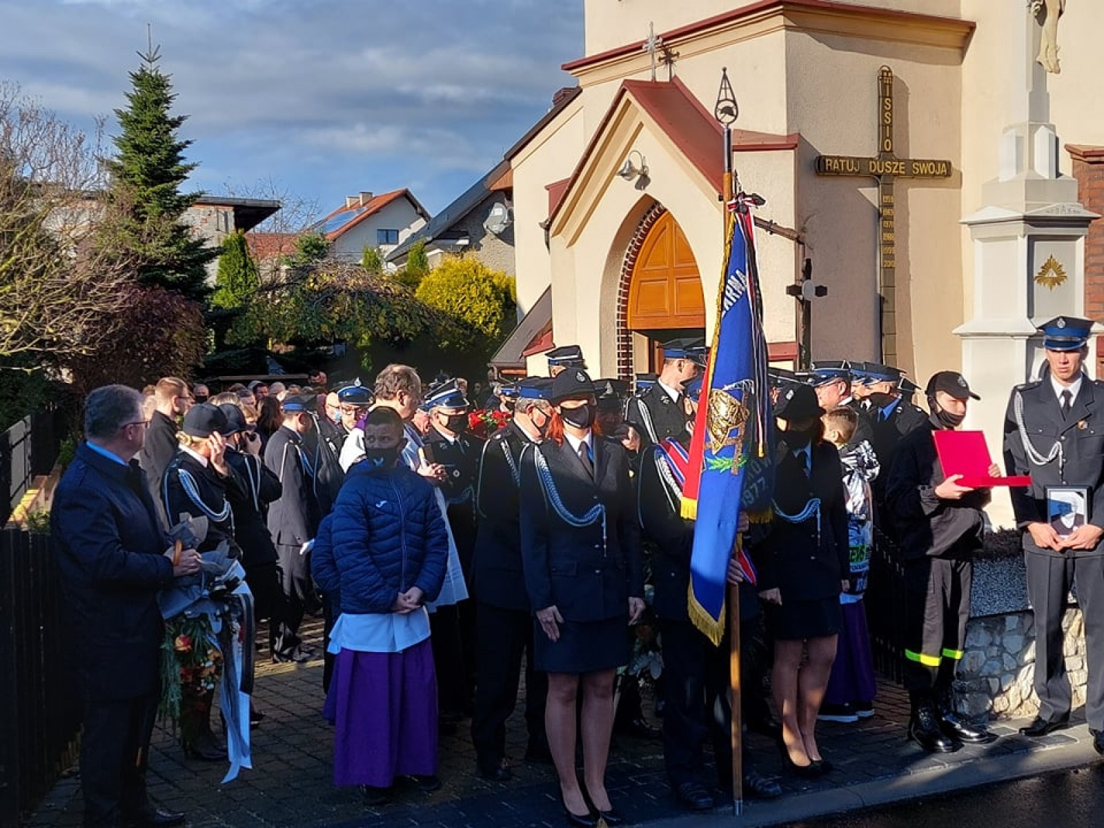 Zdjęcie w galerii na portalu naszraciborz.pl: Ostatnie pożegnanie śp. Bertholda Kollka, wieloletniego naczelnika OSP Roszków wiadomości z regionu