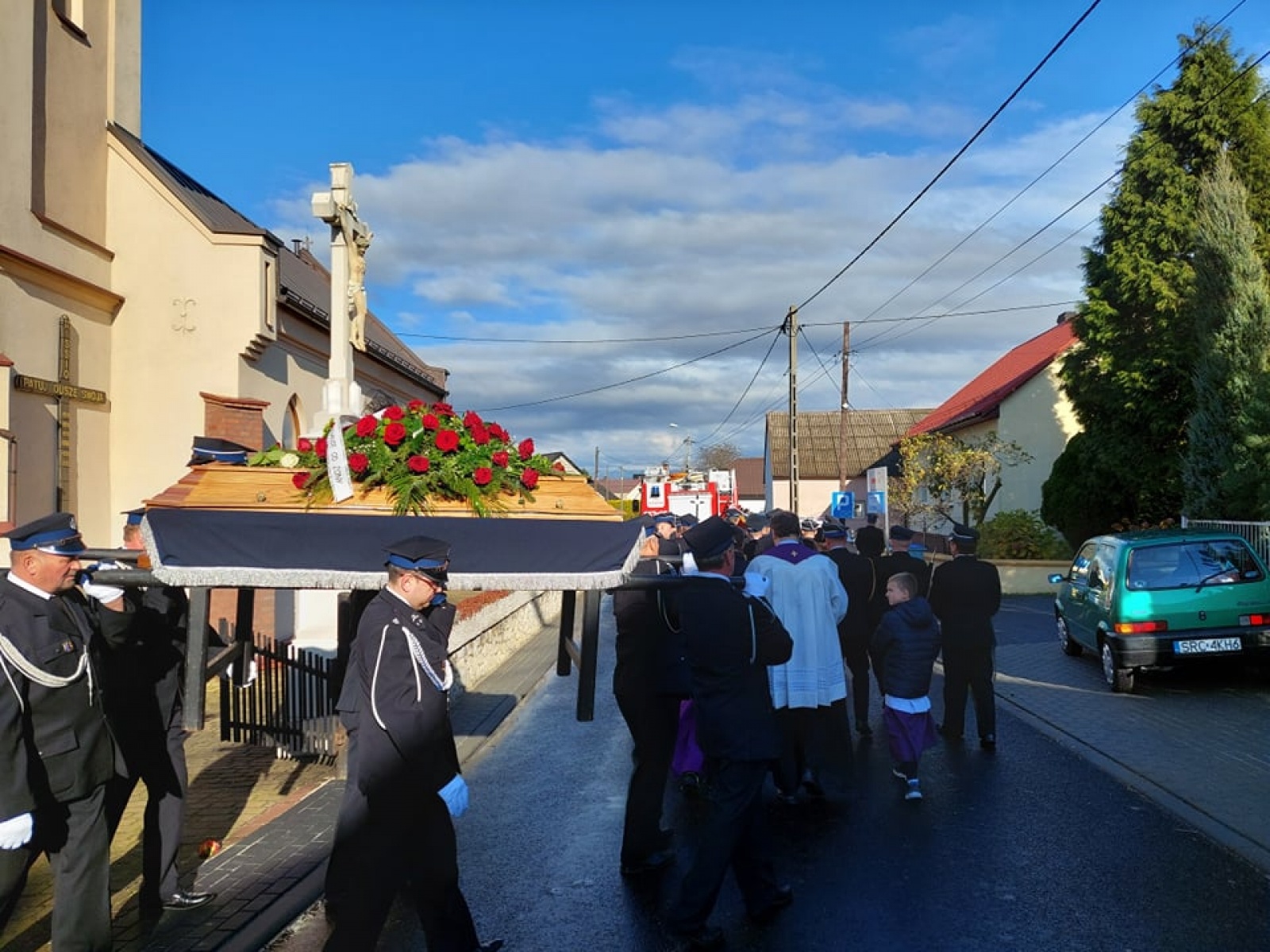Zdjęcie w galerii na portalu naszraciborz.pl: Ostatnie pożegnanie śp. Bertholda Kollka, wieloletniego naczelnika OSP Roszków wiadomości z regionu