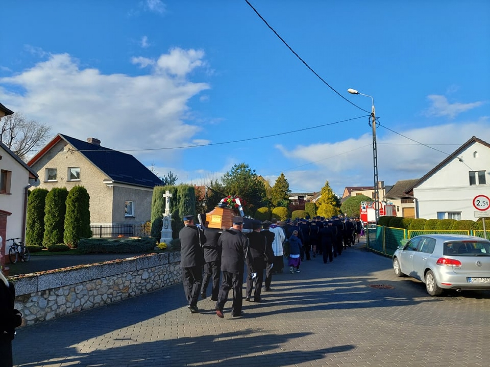 Zdjęcie w galerii na portalu naszraciborz.pl: Ostatnie pożegnanie śp. Bertholda Kollka, wieloletniego naczelnika OSP Roszków wiadomości z regionu