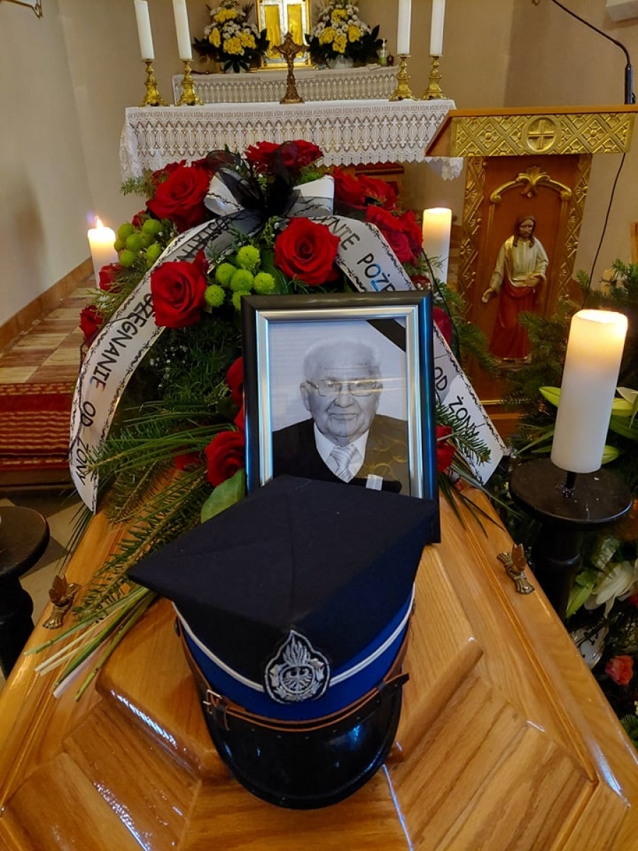 Zdjęcie w galerii na portalu naszraciborz.pl: Ostatnie pożegnanie śp. Bertholda Kollka, wieloletniego naczelnika OSP Roszków wiadomości z regionu