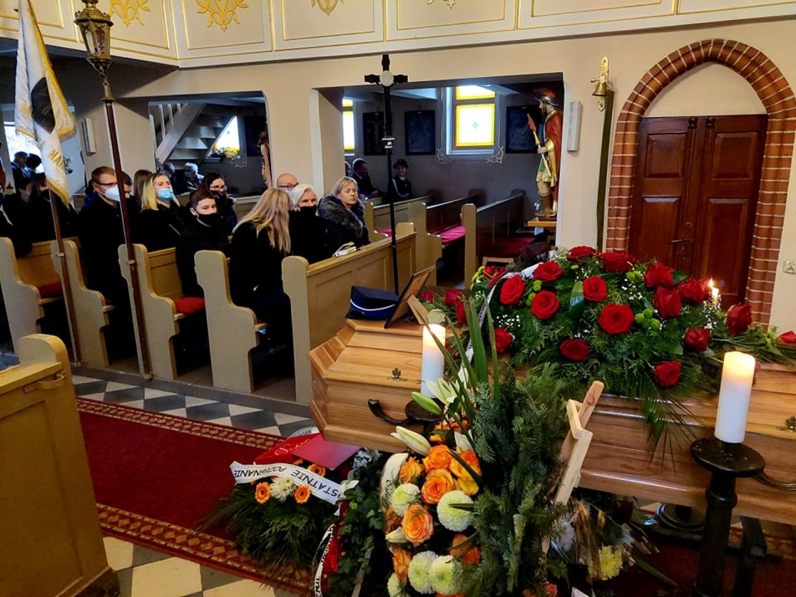 Zdjęcie w galerii na portalu naszraciborz.pl: Ostatnie pożegnanie śp. Bertholda Kollka, wieloletniego naczelnika OSP Roszków wiadomości z regionu