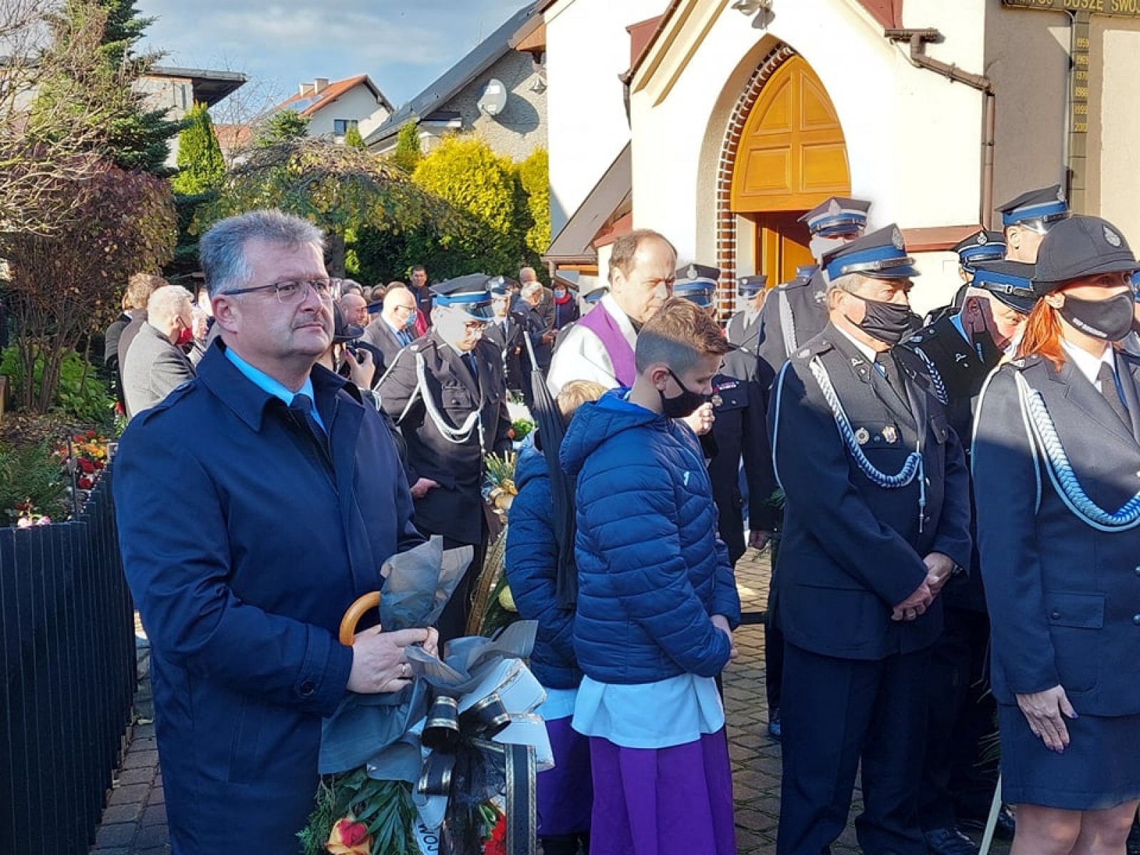Zdjęcie w galerii na portalu naszraciborz.pl: Ostatnie pożegnanie śp. Bertholda Kollka, wieloletniego naczelnika OSP Roszków wiadomości z regionu