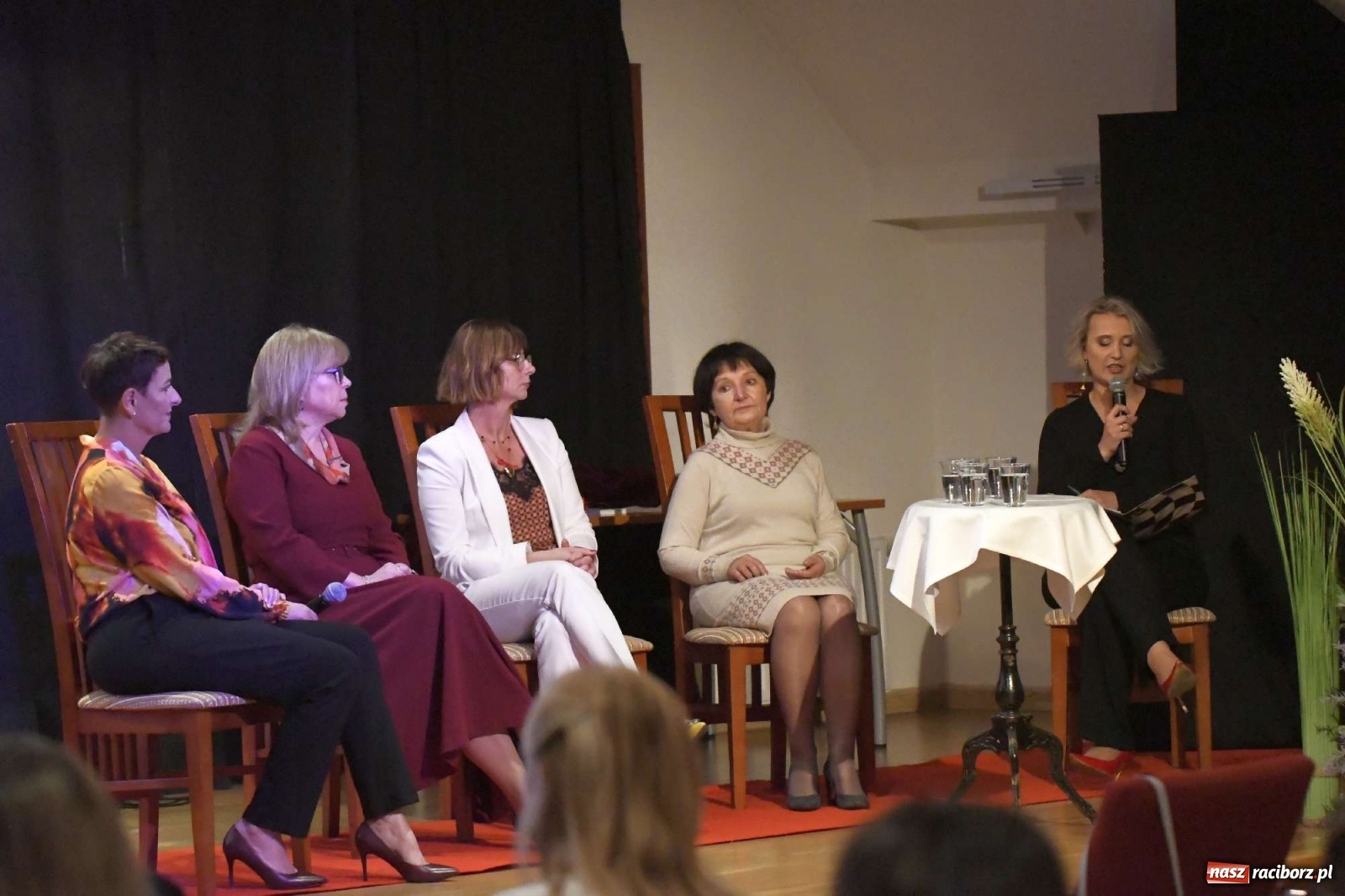 Zdjęcie w galerii na portalu naszraciborz.pl: Maria Magdalena. Wyzwolona kobiecość, odnaleziona boskość - spotkanie autorskie na zamku wiadomości z regionu