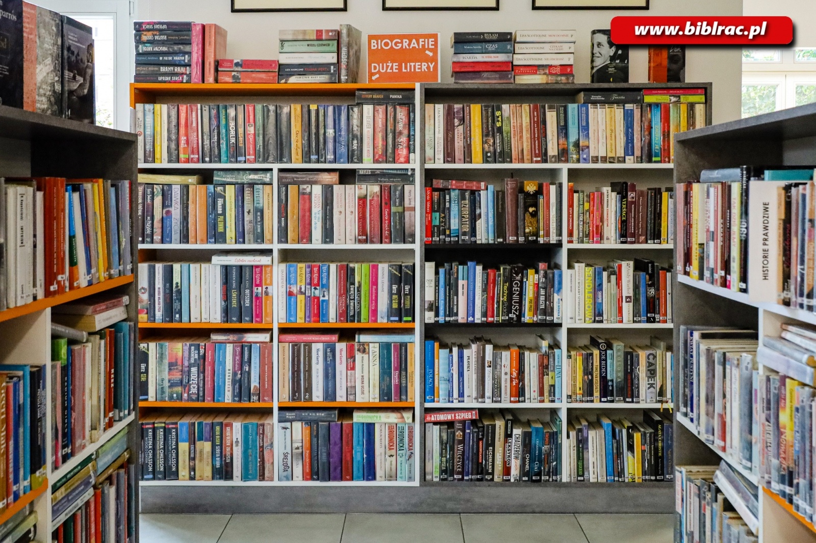 Zdjęcie w galerii na portalu naszraciborz.pl: W bibliotece znajdziesz... audiobooki i DUŻE LITERY wiadomości z regionu