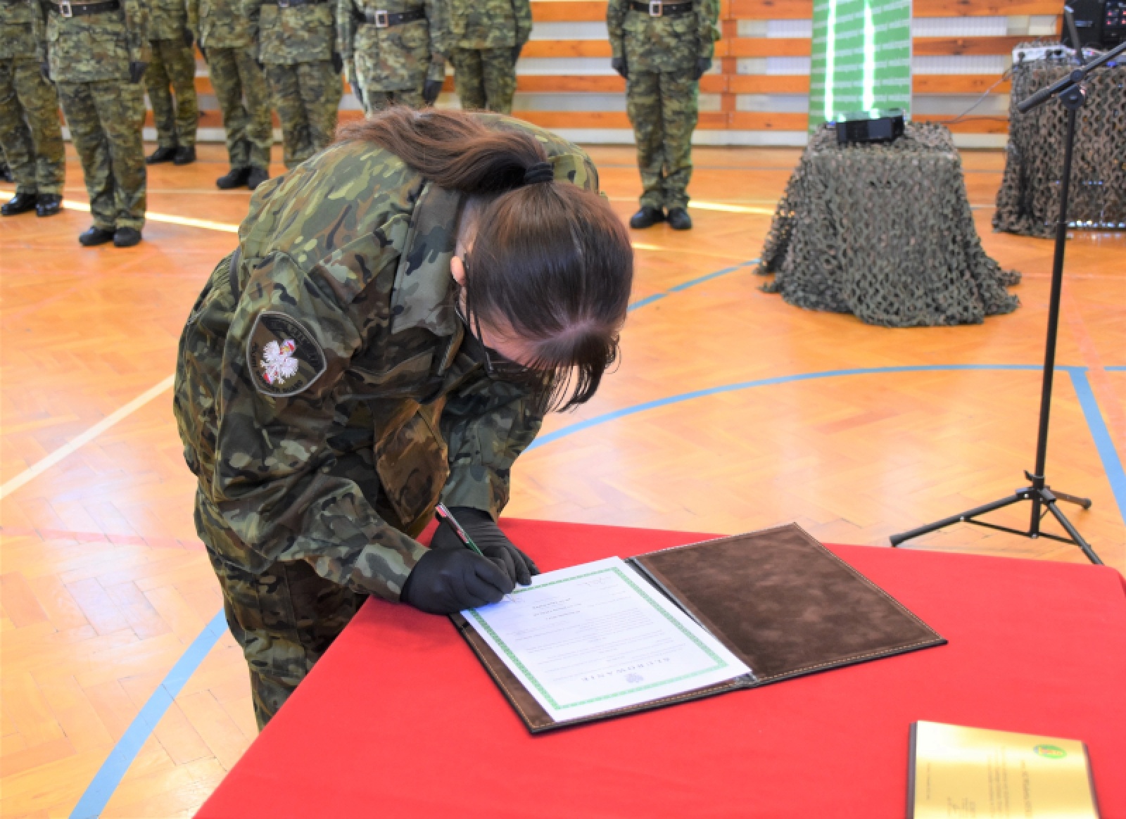 Zdjęcie w galerii na portalu naszraciborz.pl: Wyjątkowe ślubowanie u śląskich pograniczników w Raciborzu wiadomości z regionu