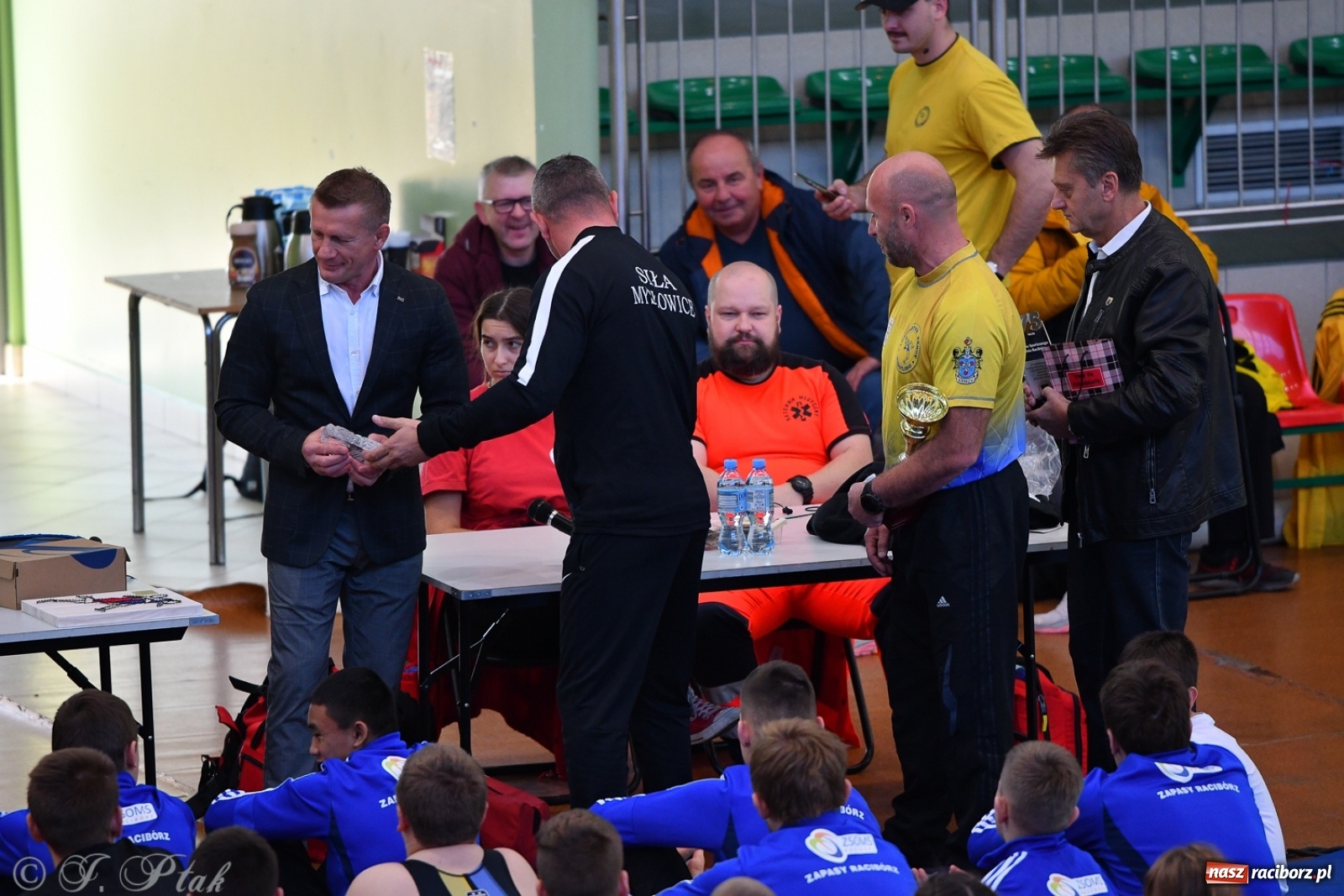 Zdjęcie w galerii na portalu naszraciborz.pl: Zapaśnicza Unia Racibórz świętuje 75-lecie klubu wiadomości z regionu