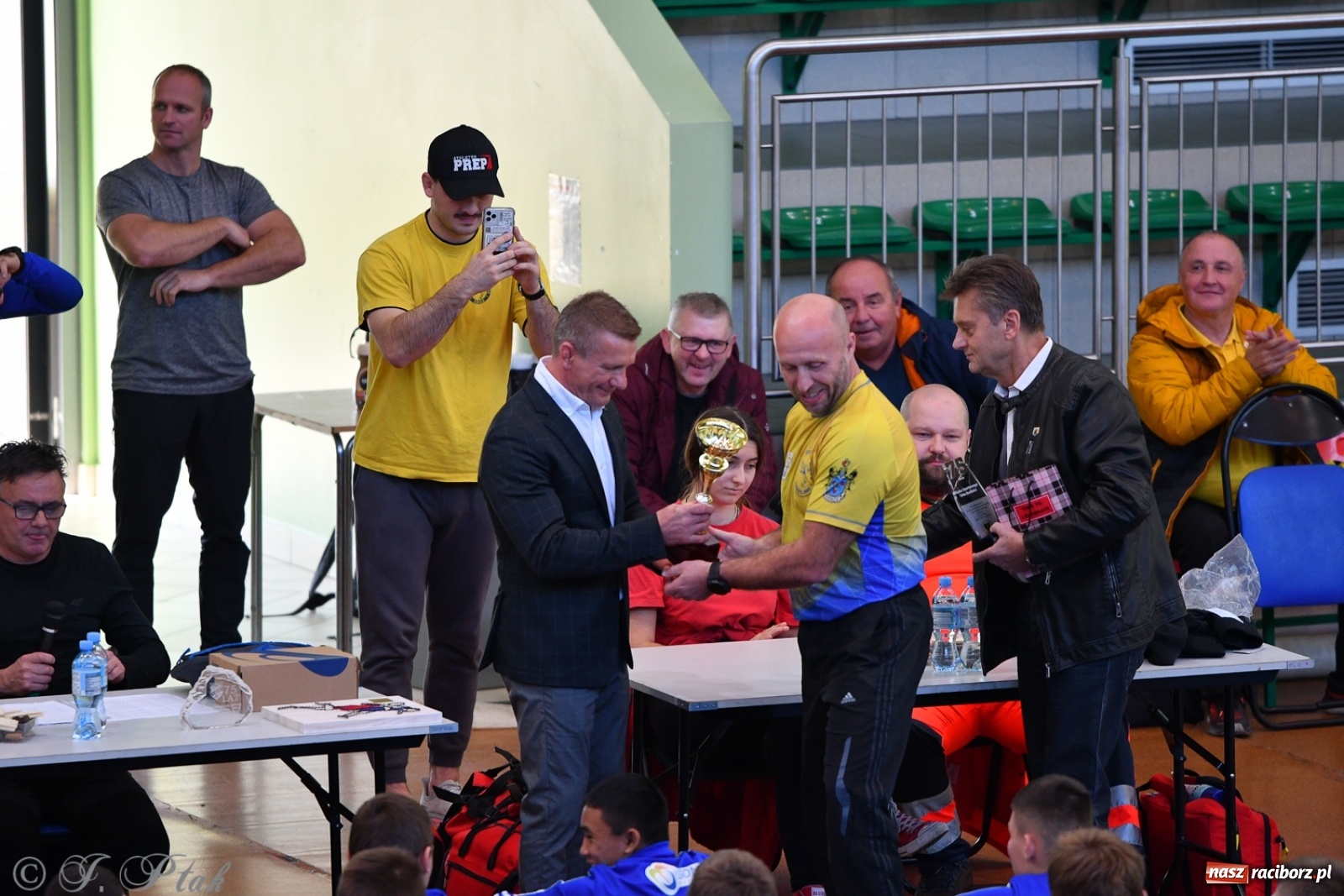 Zdjęcie w galerii na portalu naszraciborz.pl: Zapaśnicza Unia Racibórz świętuje 75-lecie klubu wiadomości z regionu