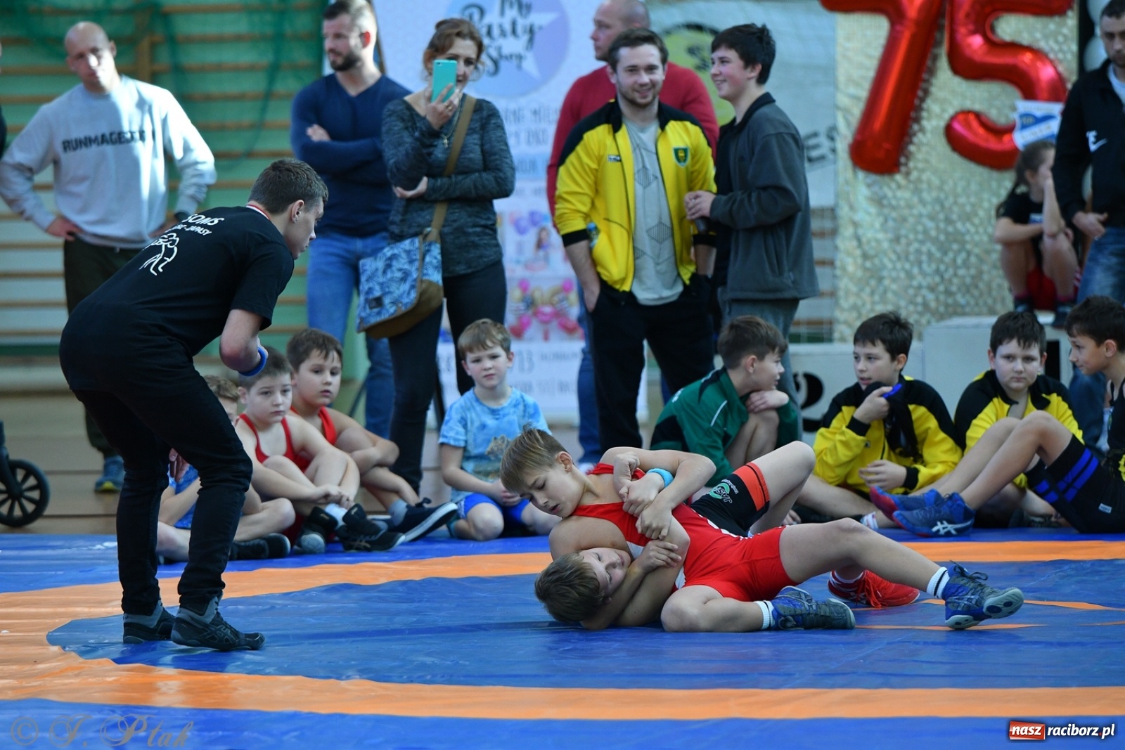 Zdjęcie w galerii na portalu naszraciborz.pl: Zapaśnicza Unia Racibórz świętuje 75-lecie klubu wiadomości z regionu