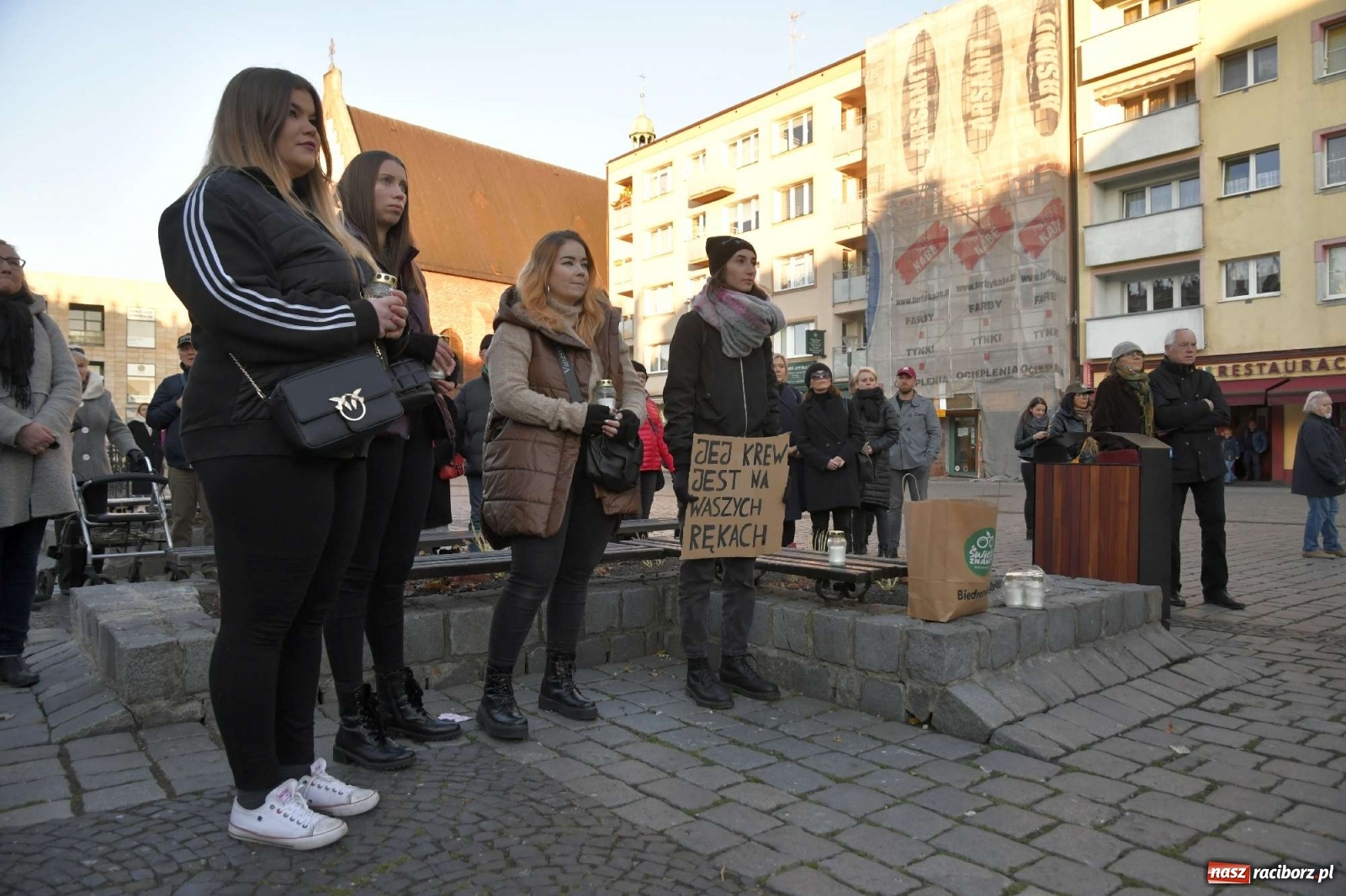 Zdjęcie w galerii na portalu naszraciborz.pl: Ani jednej więcej! Marsz dla Izy. Racibórz dołączył do protestu [LIVE, FOTO, WIDEO] wiadomości z regionu