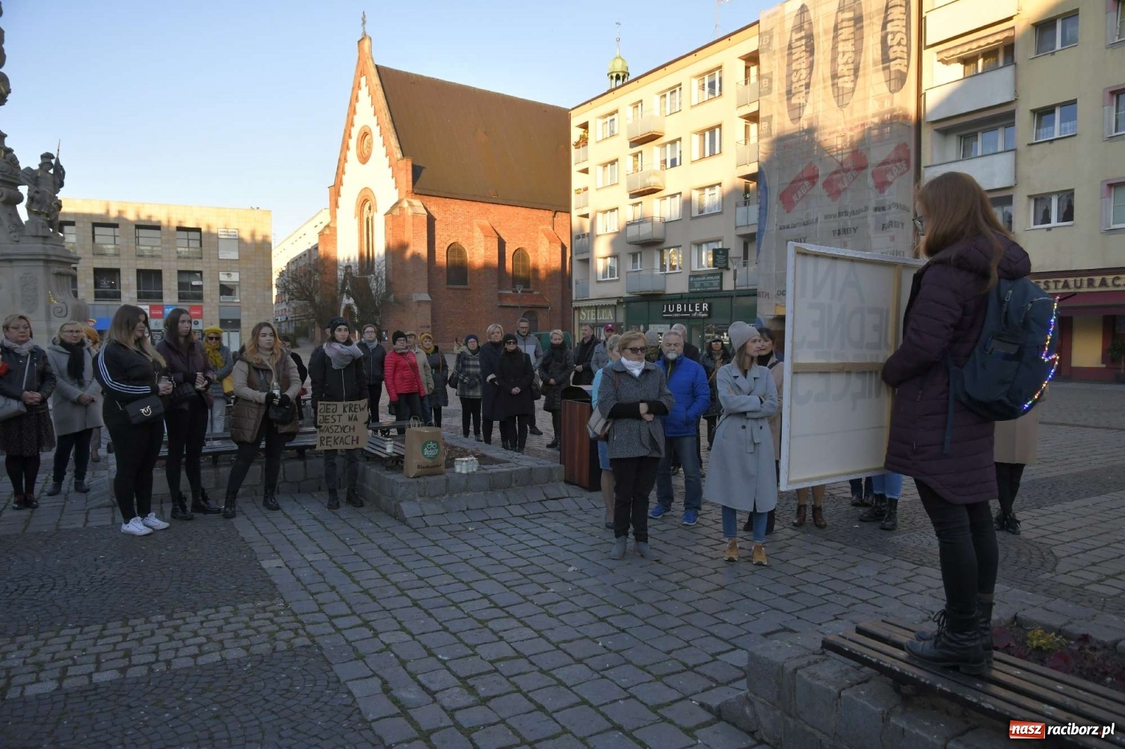 Zdjęcie w galerii na portalu naszraciborz.pl: Ani jednej więcej! Marsz dla Izy. Racibórz dołączył do protestu [LIVE, FOTO, WIDEO] wiadomości z regionu