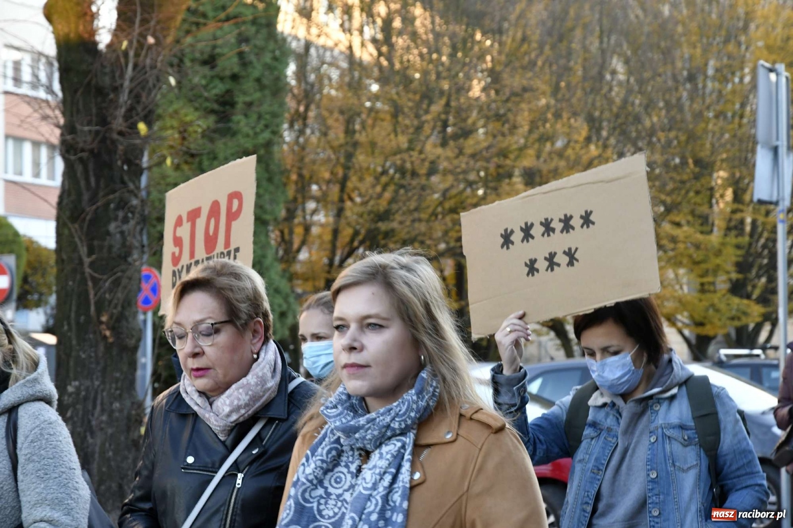 Zdjęcie w galerii na portalu naszraciborz.pl: Ani jednej więcej! Marsz dla Izy. Racibórz dołączył do protestu [LIVE, FOTO, WIDEO] wiadomości z regionu