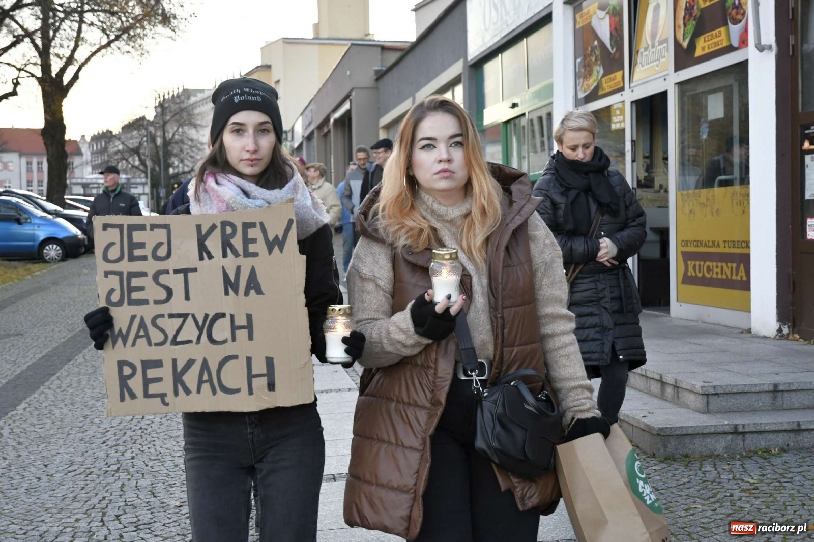 Zdjęcie w galerii na portalu naszraciborz.pl: Ani jednej więcej! Marsz dla Izy. Racibórz dołączył do protestu [LIVE, FOTO, WIDEO] wiadomości z regionu